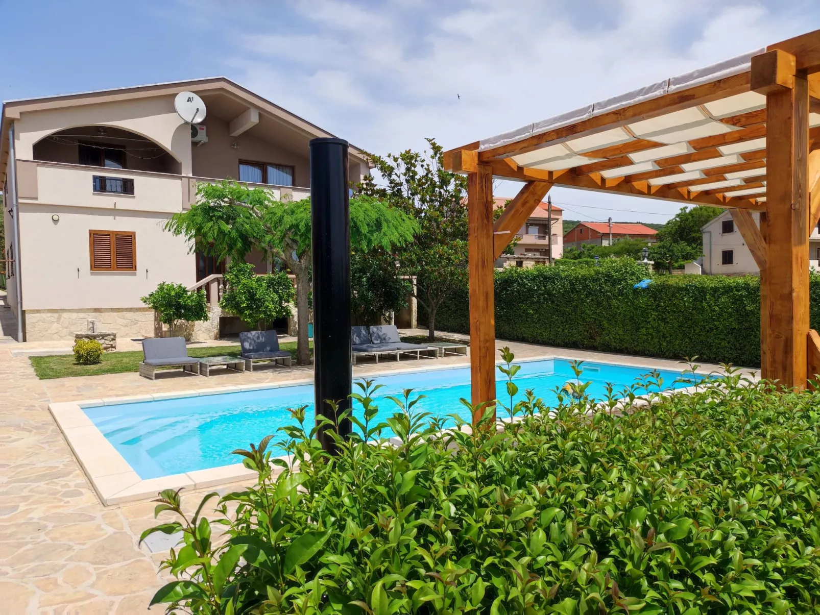 Angenehmes Haus in Posedarje mit großem Garten-Draußen