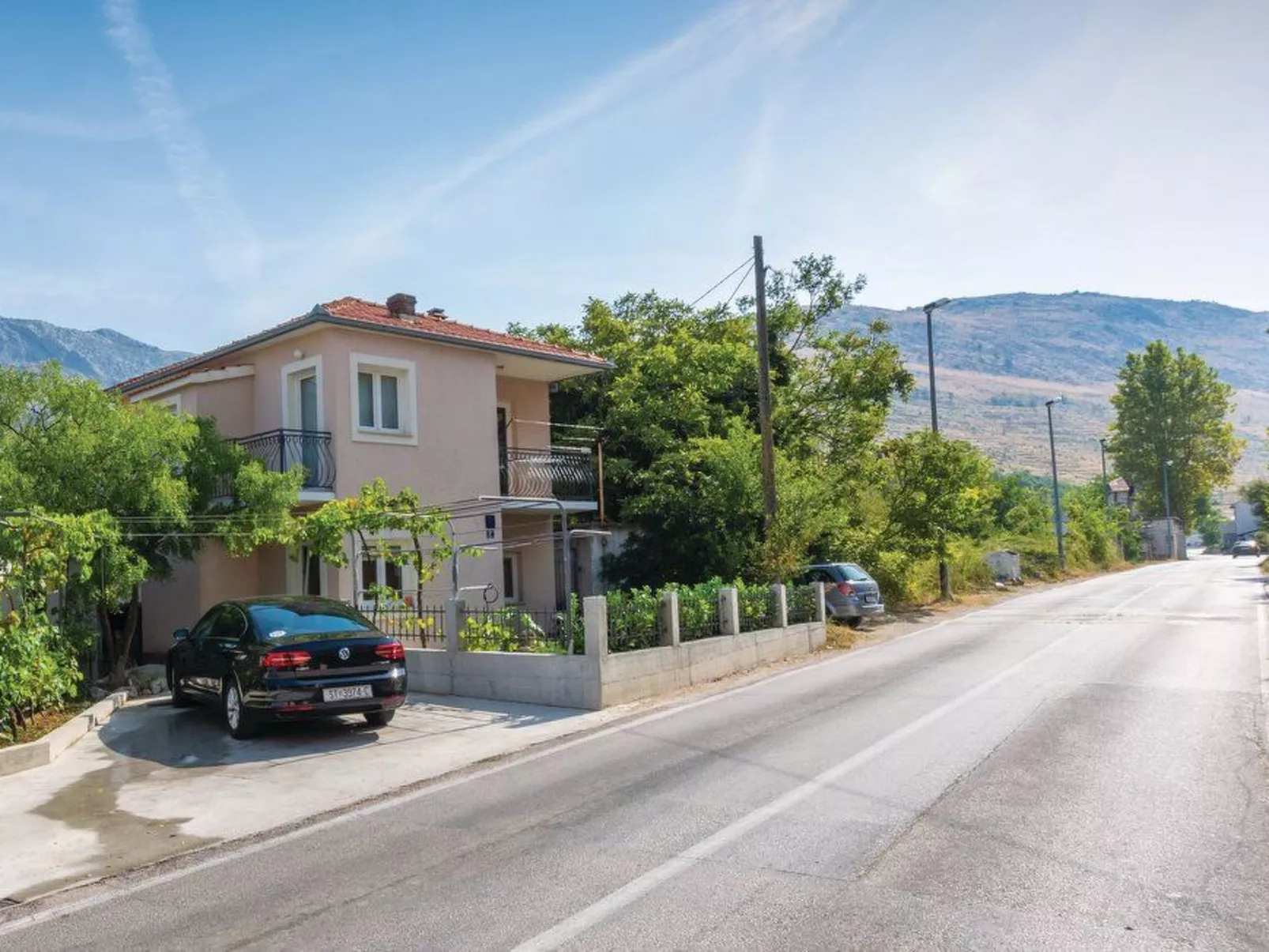 Žrnovnica, Entspannung am Flussufer-Draußen