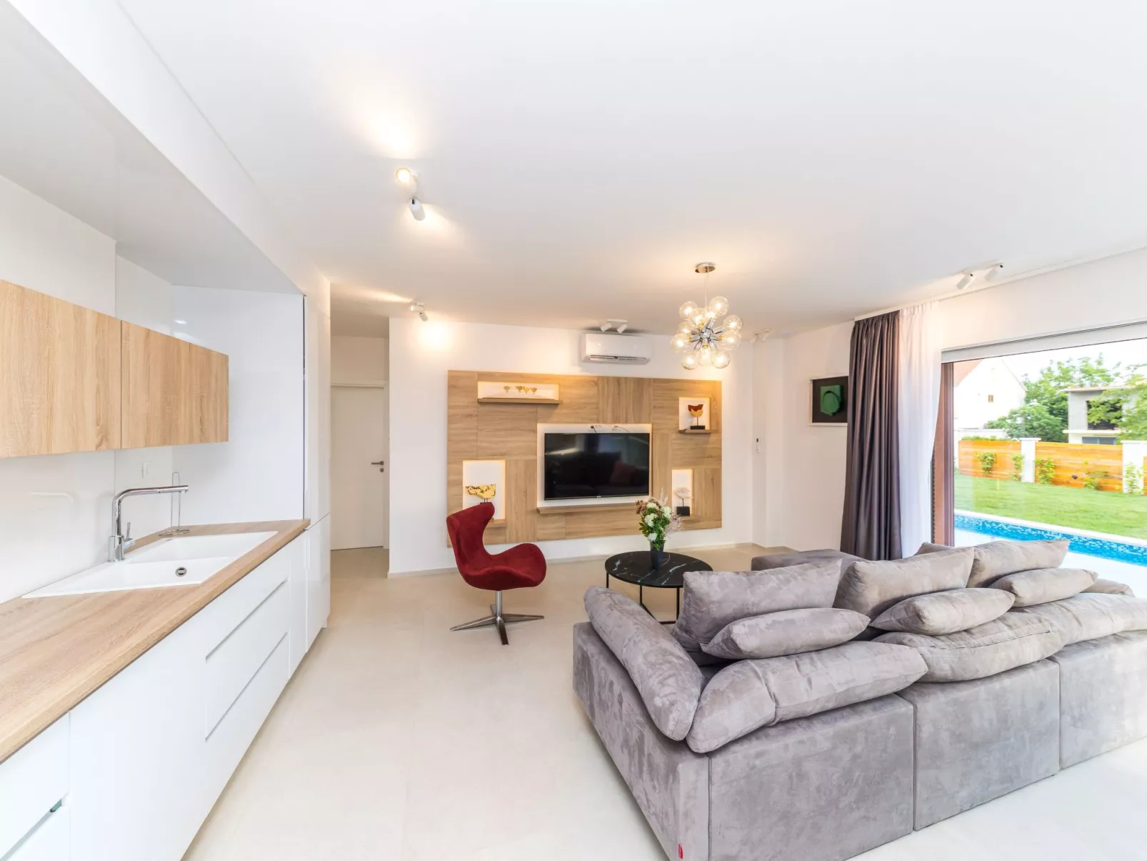 Modern eingerichtete Villa Ingrid mit beheiztem Pool - Dedans