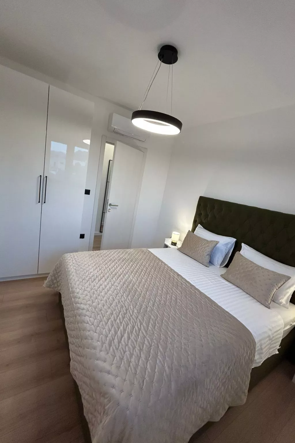 "Magnificent Lux View"-Inside