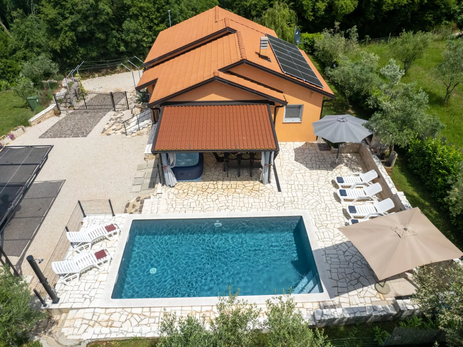 Villa Pendolina mit privatem Pool und Jacuzzi-Drinnen