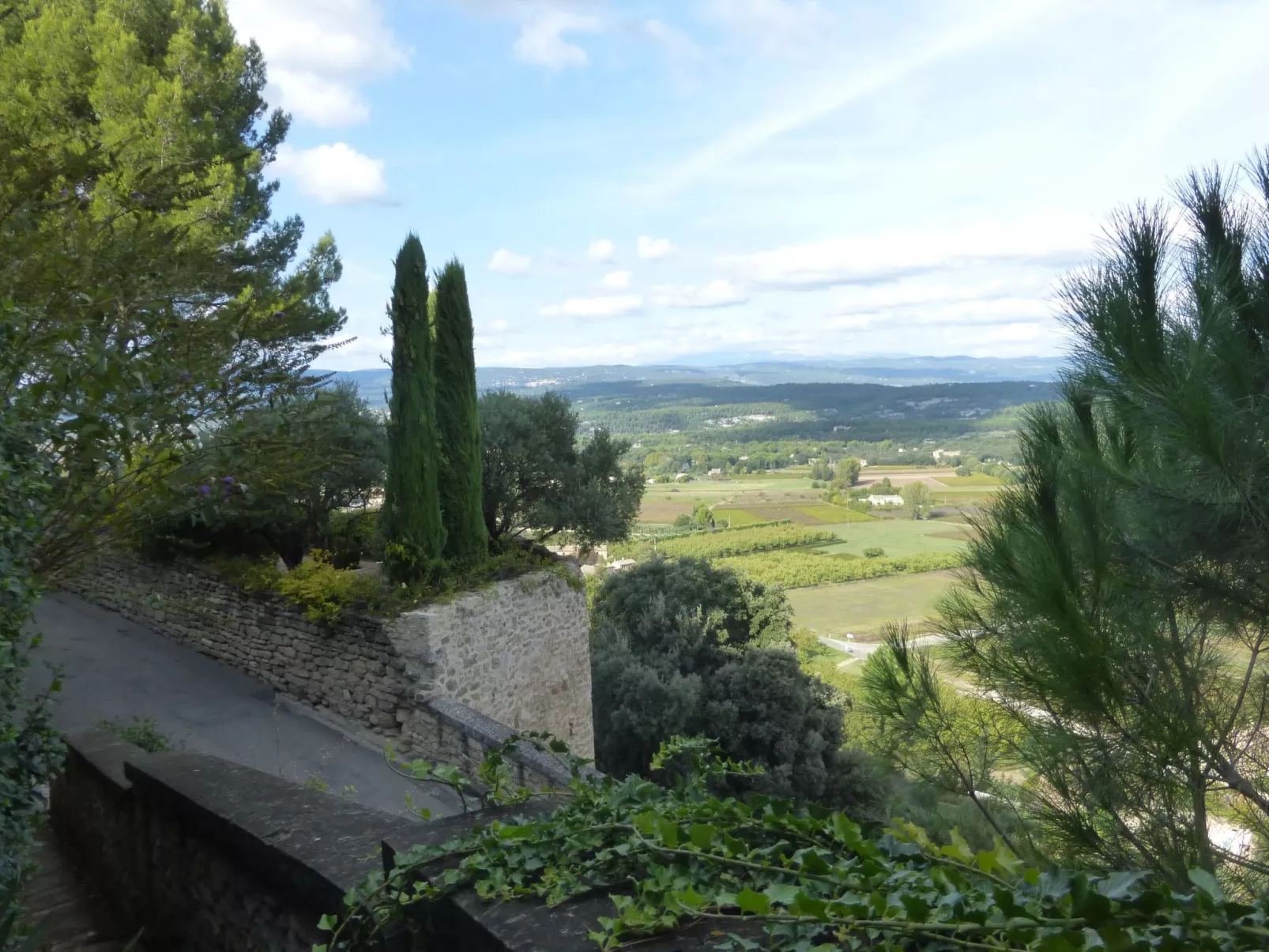 Charmantes Haus mit Pool und Garten-Draußen