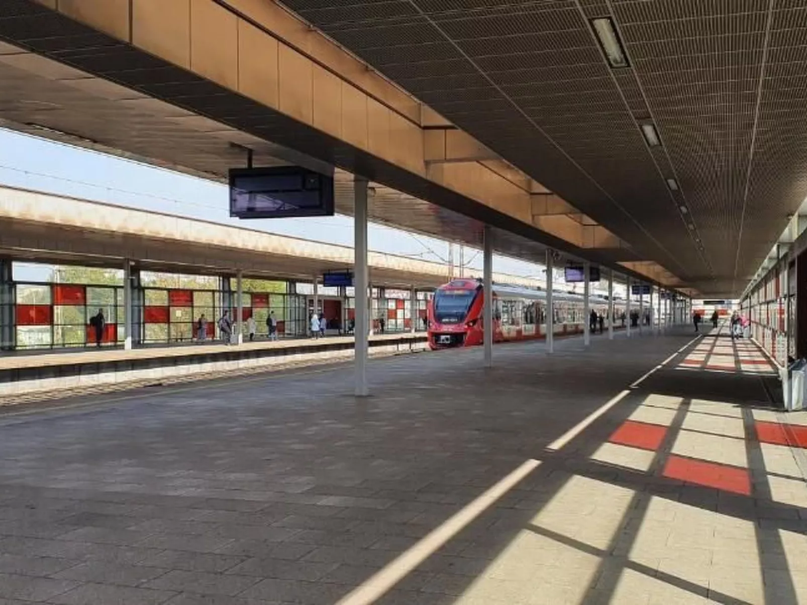 BESSERER PLATZ: Klassisches Warschau-Draußen