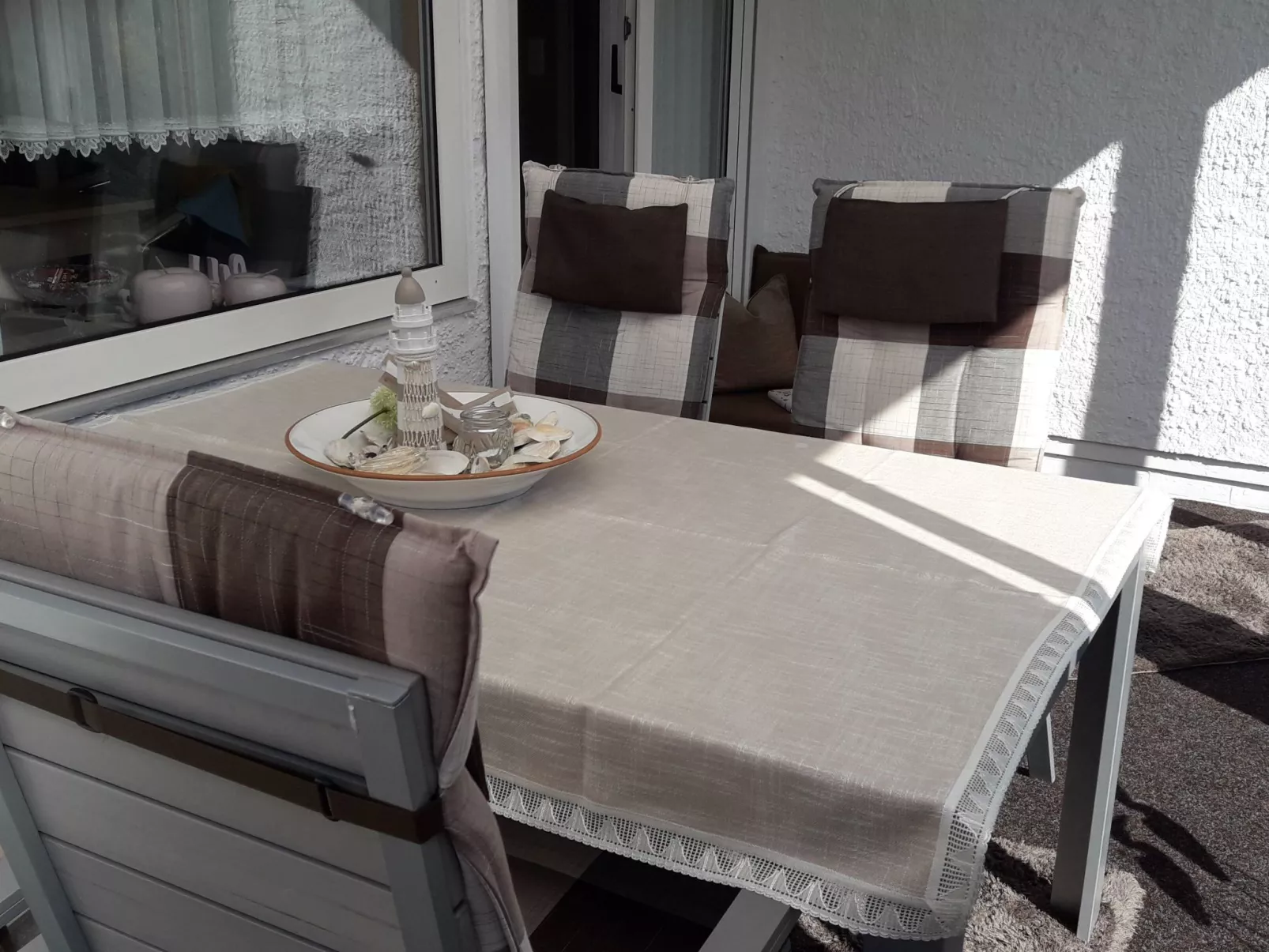 Mit Garten, Grill und Terrasse-Inside