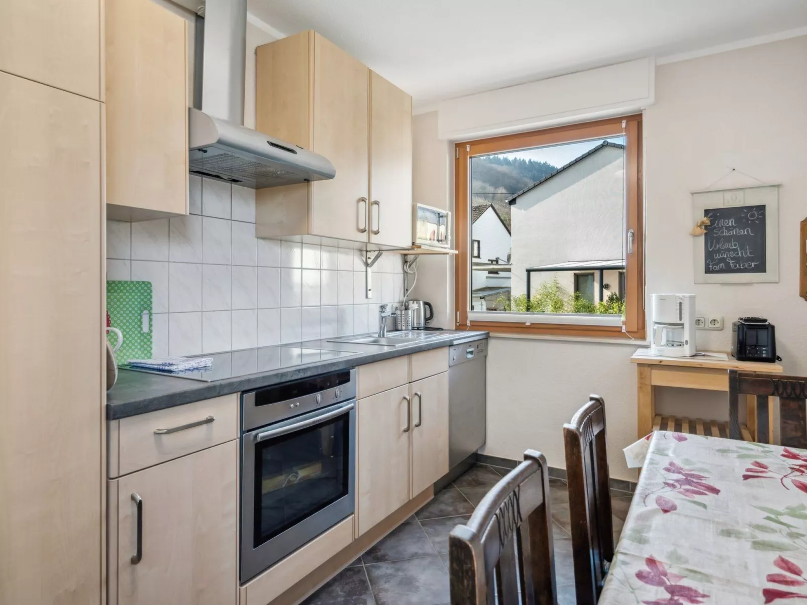 Mit Balkon und schönem Moselblick-Drinnen