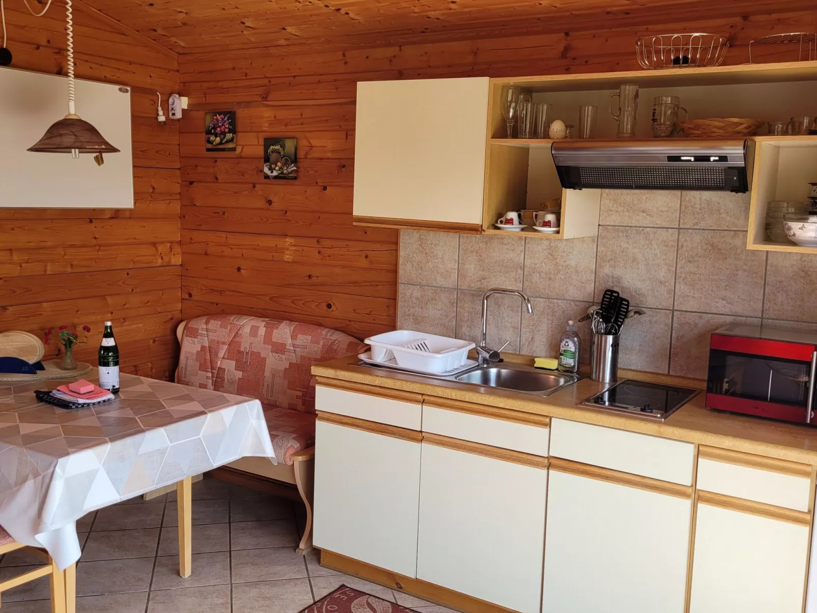 Mit Terrasse-Drinnen