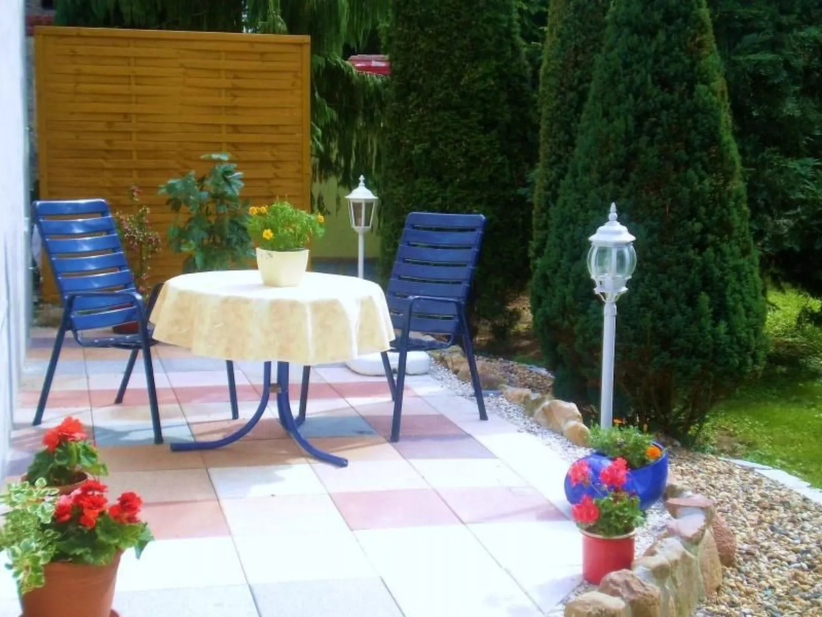 Gemütliche Wohnung mit Terrasse-Outside