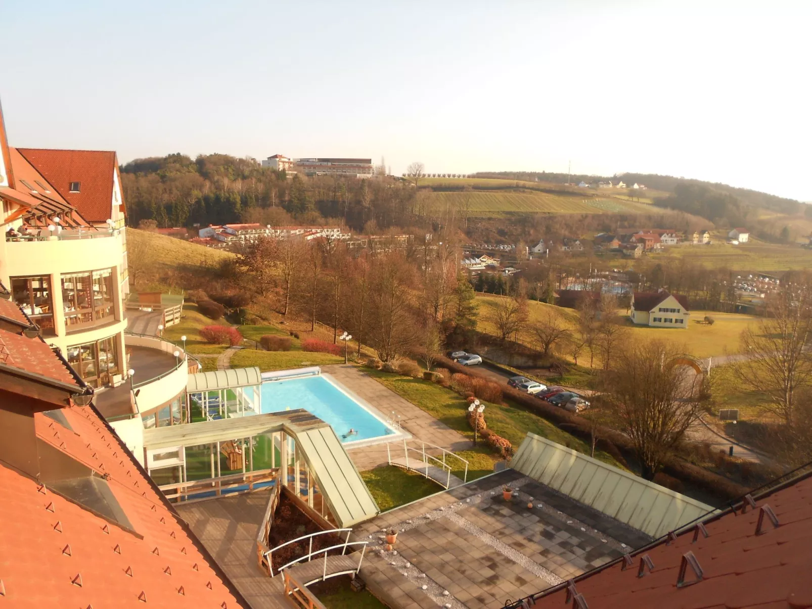 Mit Gemeinschaftspool und Terrasse-Outside