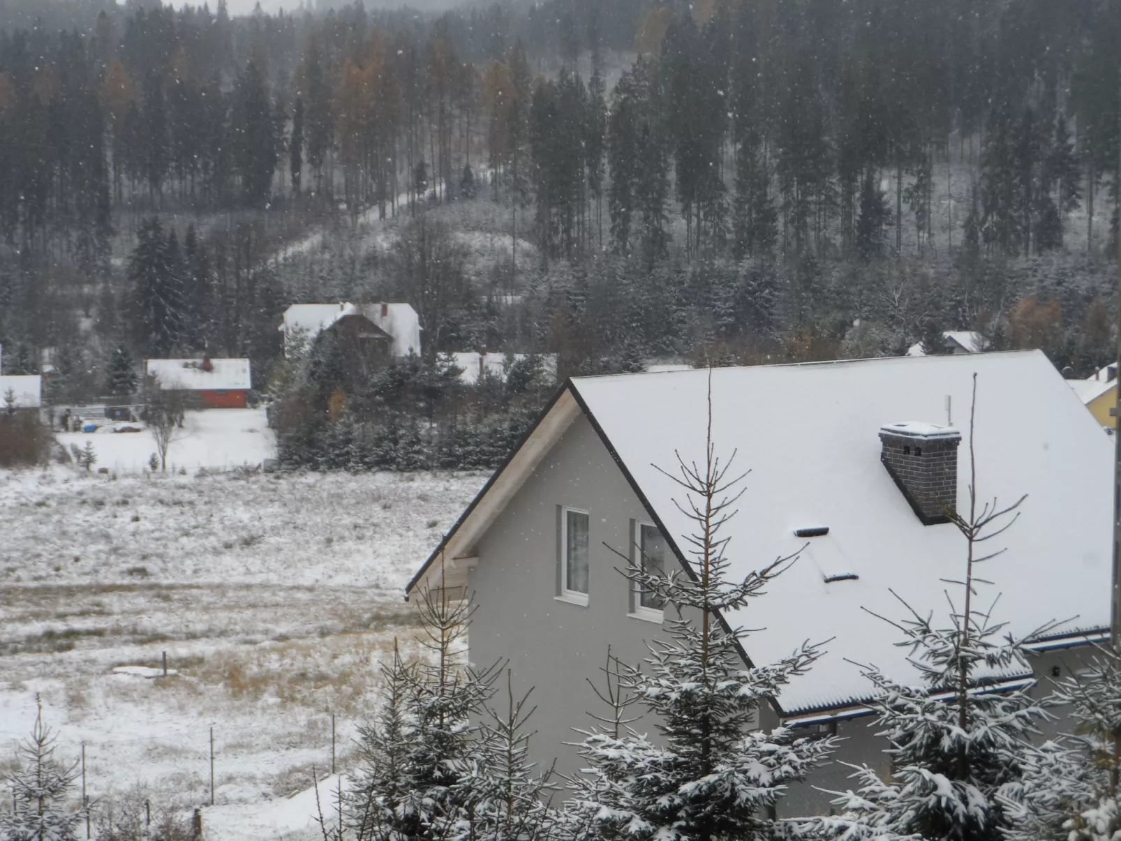 Modernes Ferienhaus in Kiczora mit Großem Garten - Draußen