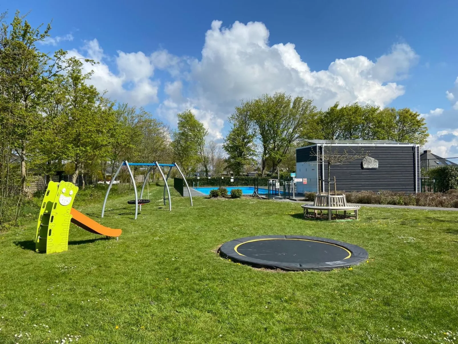 "Buurtweg 61"-Draußen