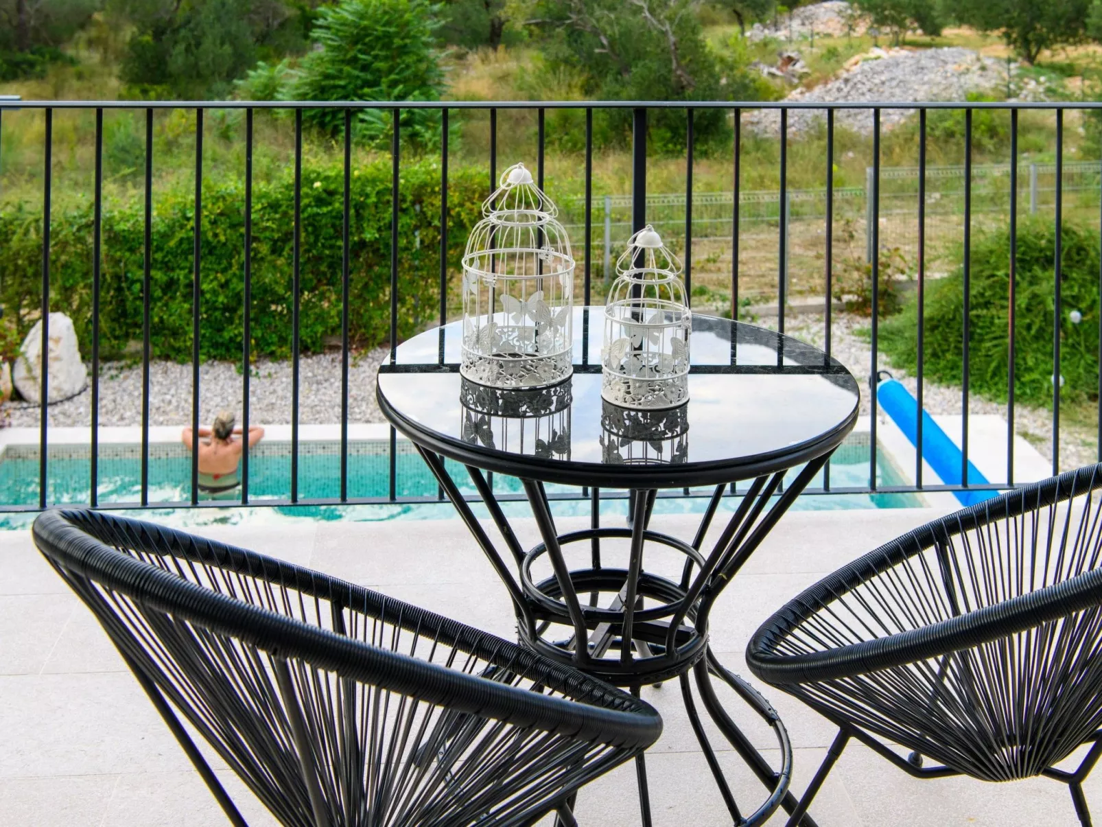 Alleinstehendes Ferienhaus mit Pool und drei Sch-Outside