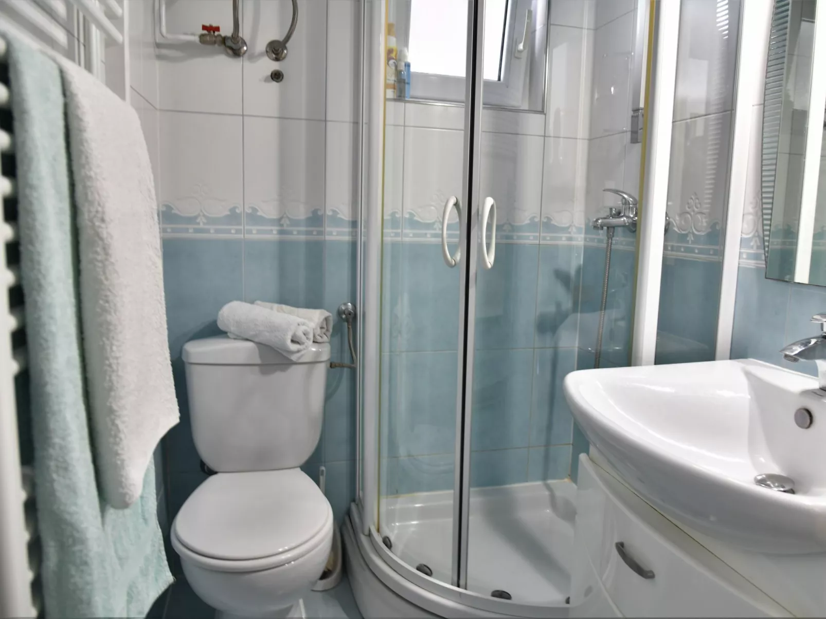 Ferienvilla in ruhiger Lage mit Pool-Drinnen