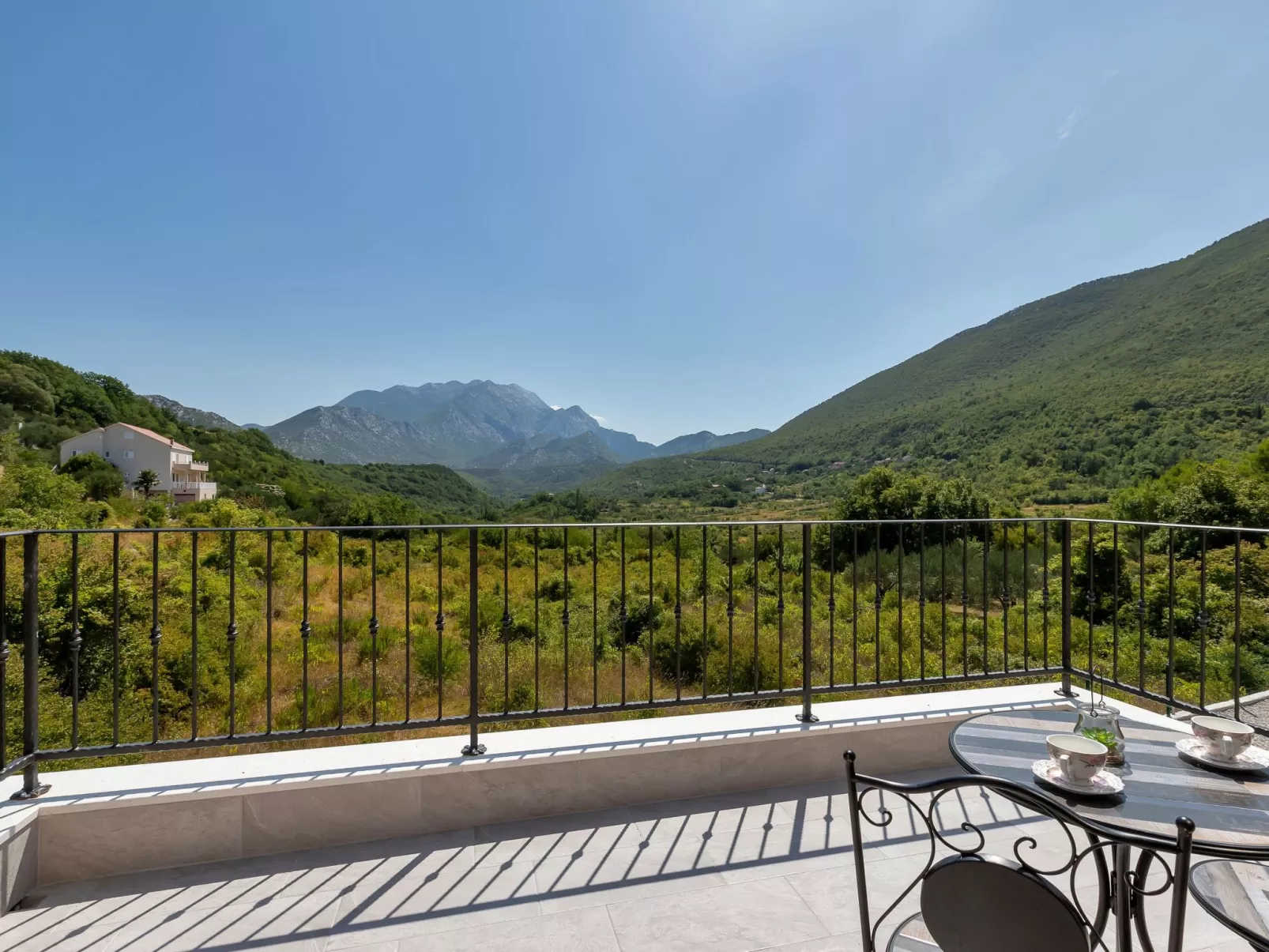 Alleinstehende Villa Slime mit Pool und Garten-Outside