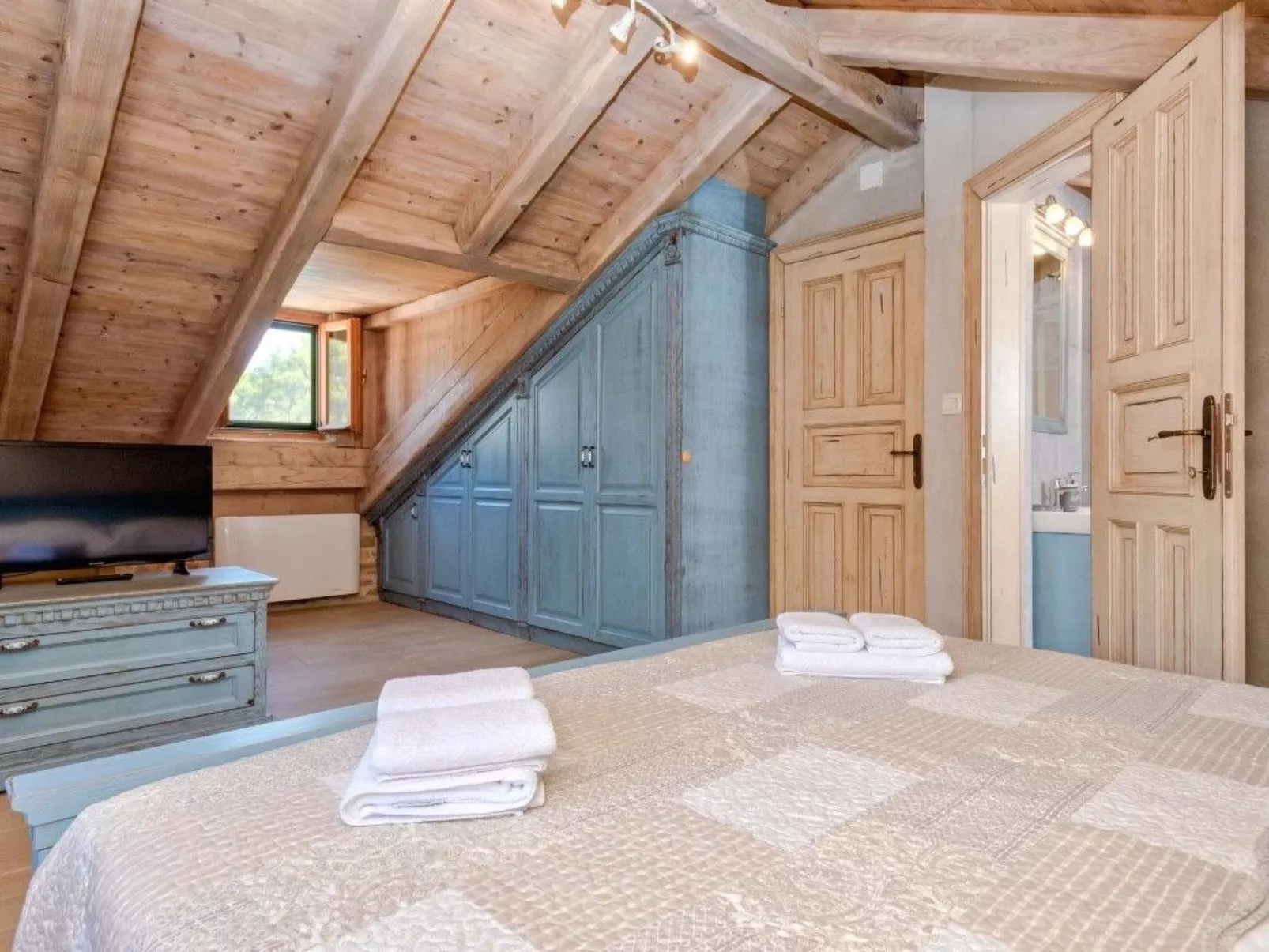 Villa Aristea bestehend aus drei Häusern-Drinnen