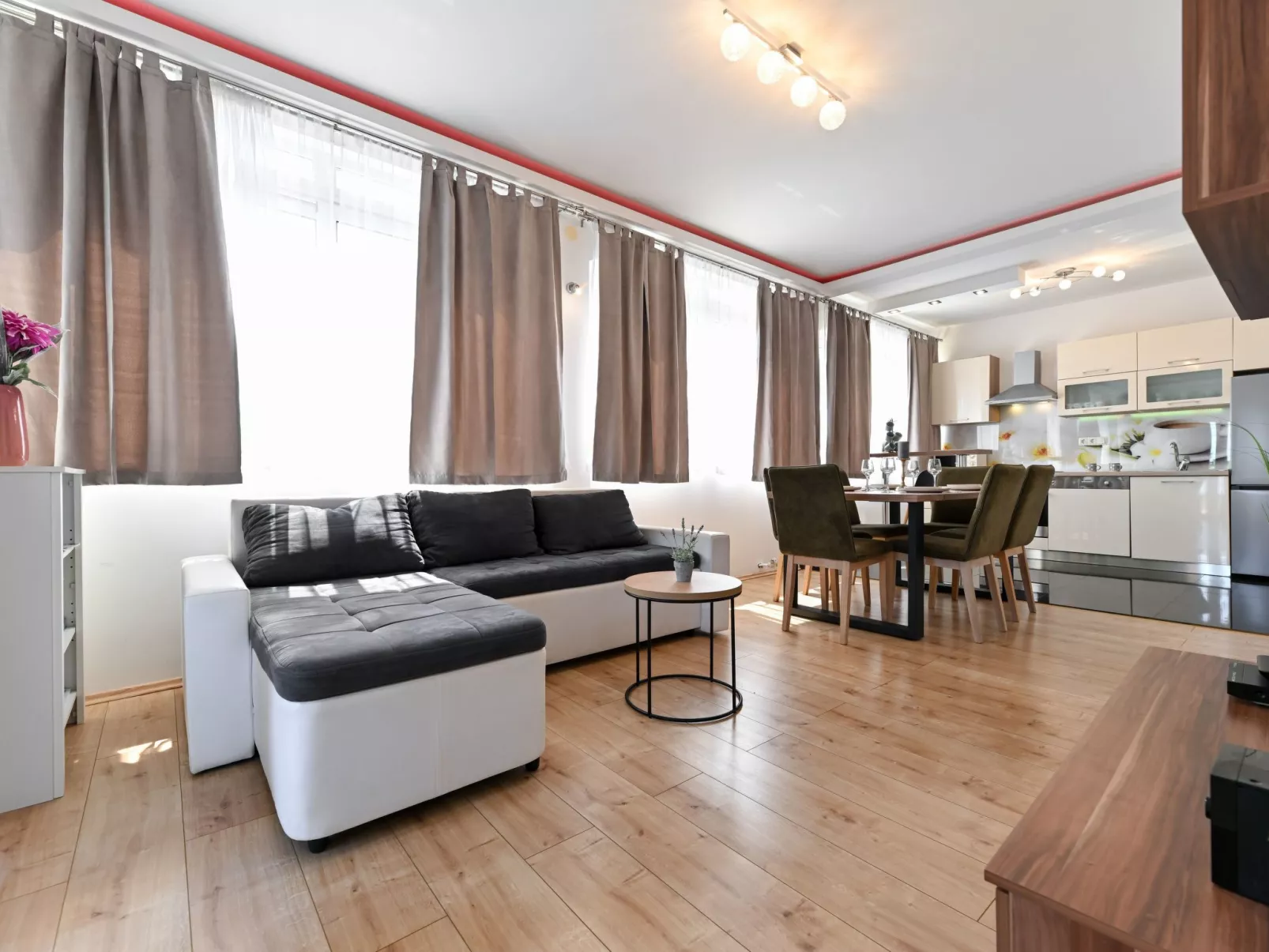 Charmantes Ferienhaus in Donje Rastane-Inside