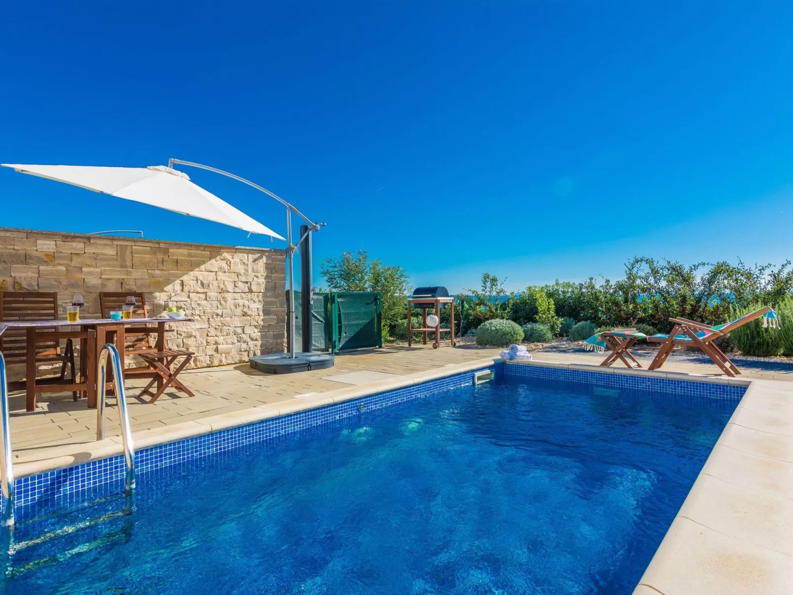 "Miri Melon" mit eigenem Pool-Draußen