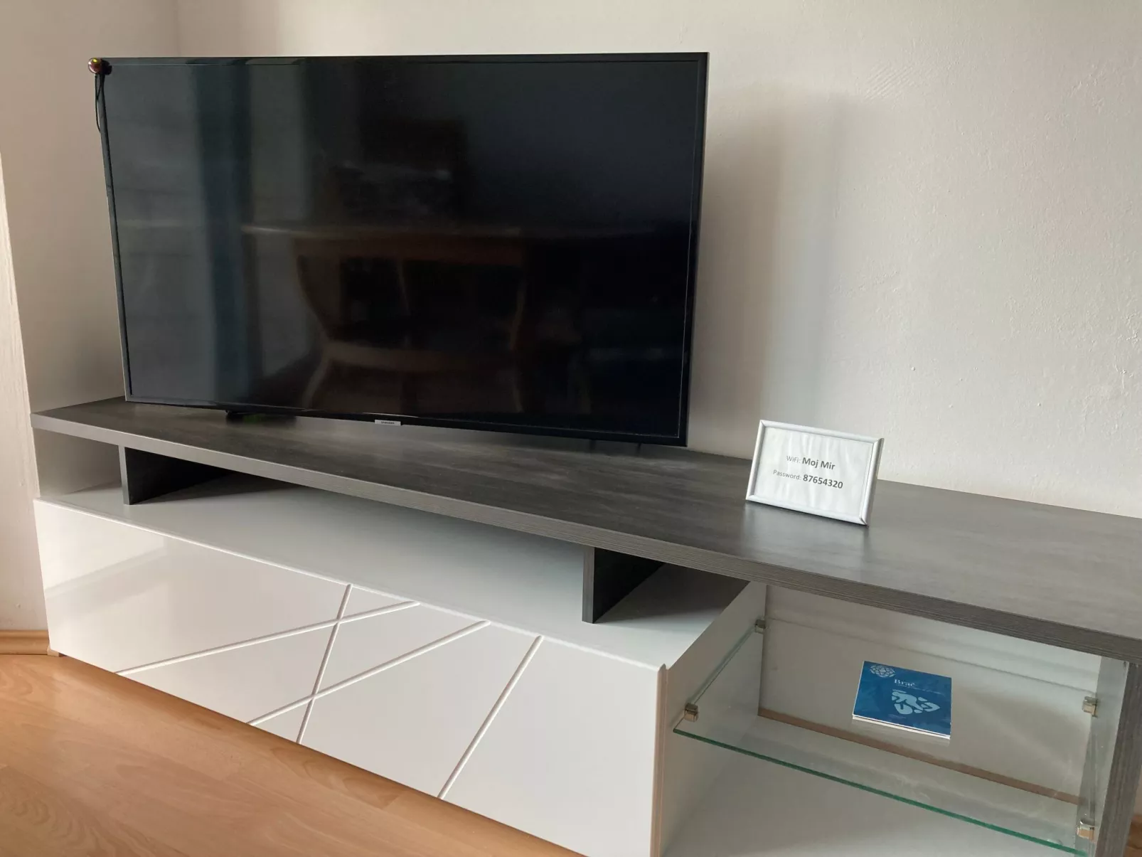 In Povlja mit gemeinschaftlichem Parkplatz-Dedans