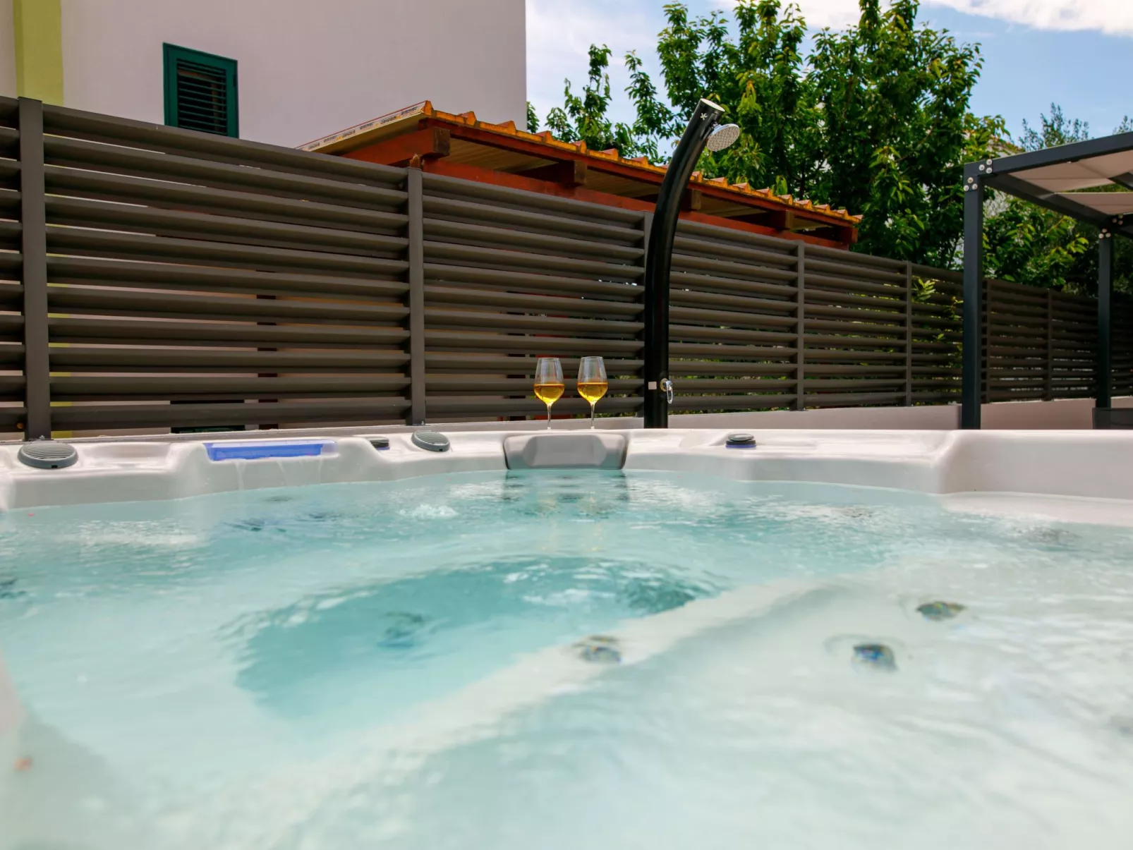 "Villa Tango2" mit Blick auf das Wasser-Draußen