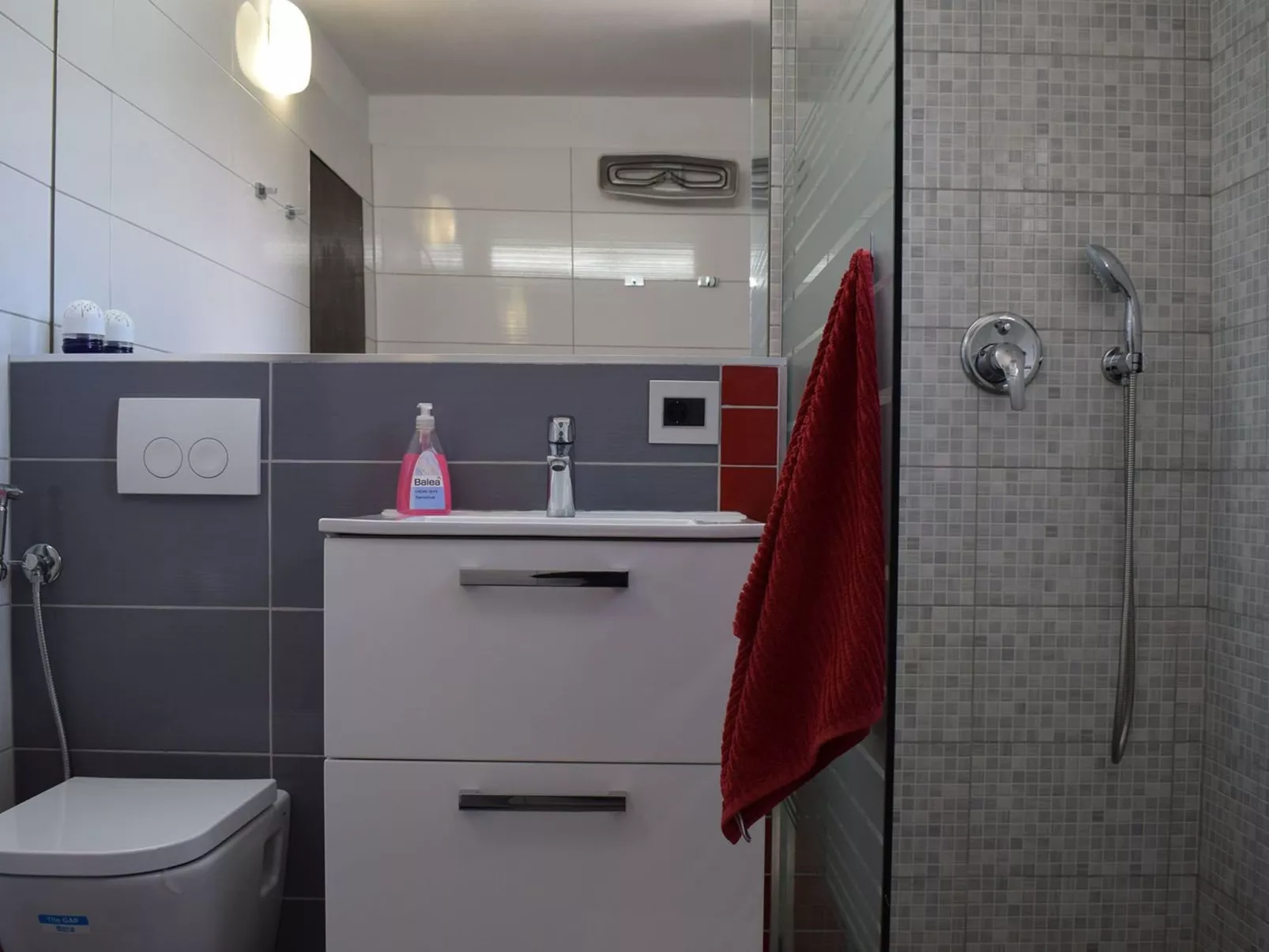 Charmante Villa Layla mit Meerblick und Pool-Drinnen