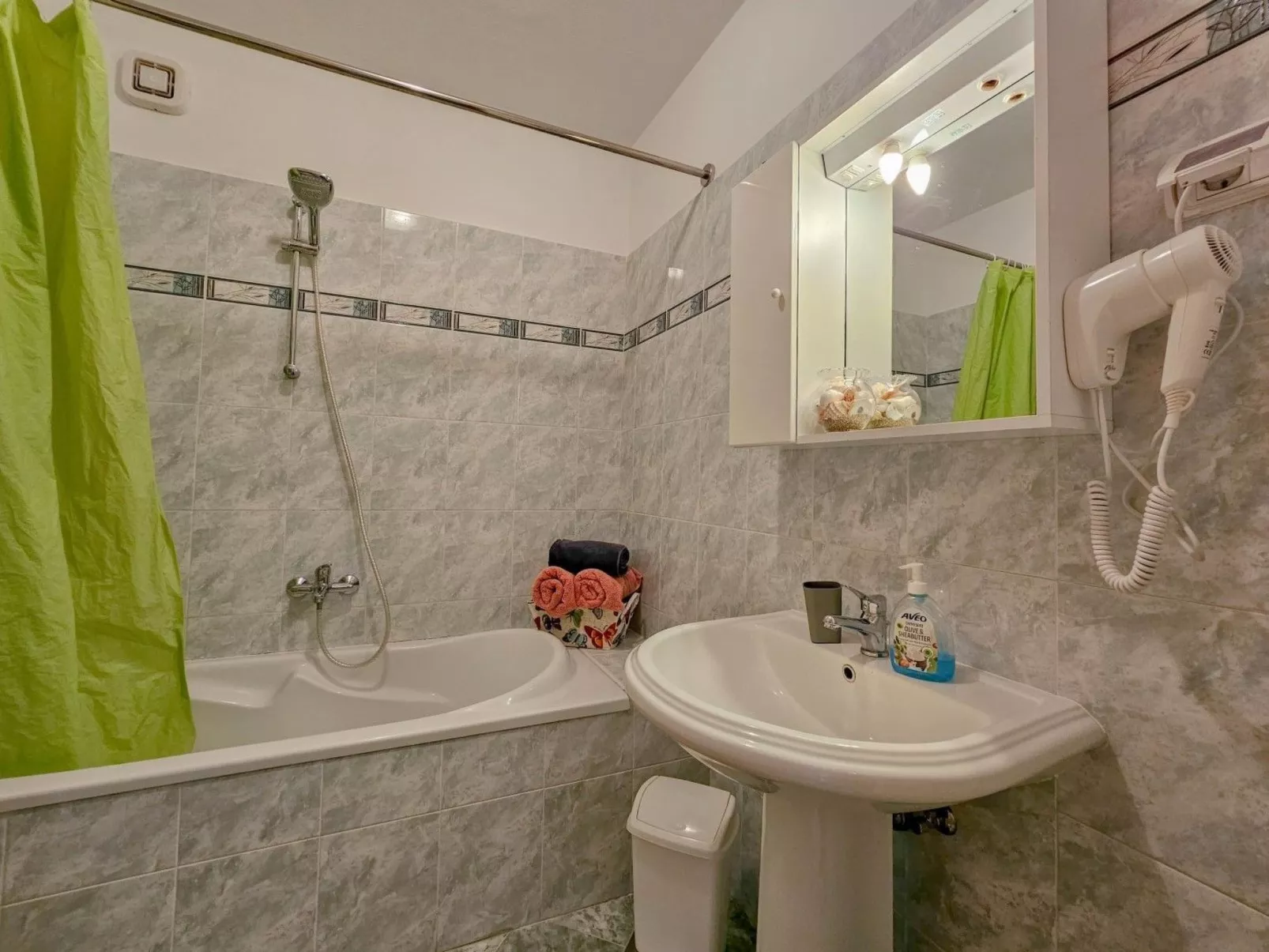 Wunderschönes Appartement in Bužinija mit Schöner Terrasse-Drinnen