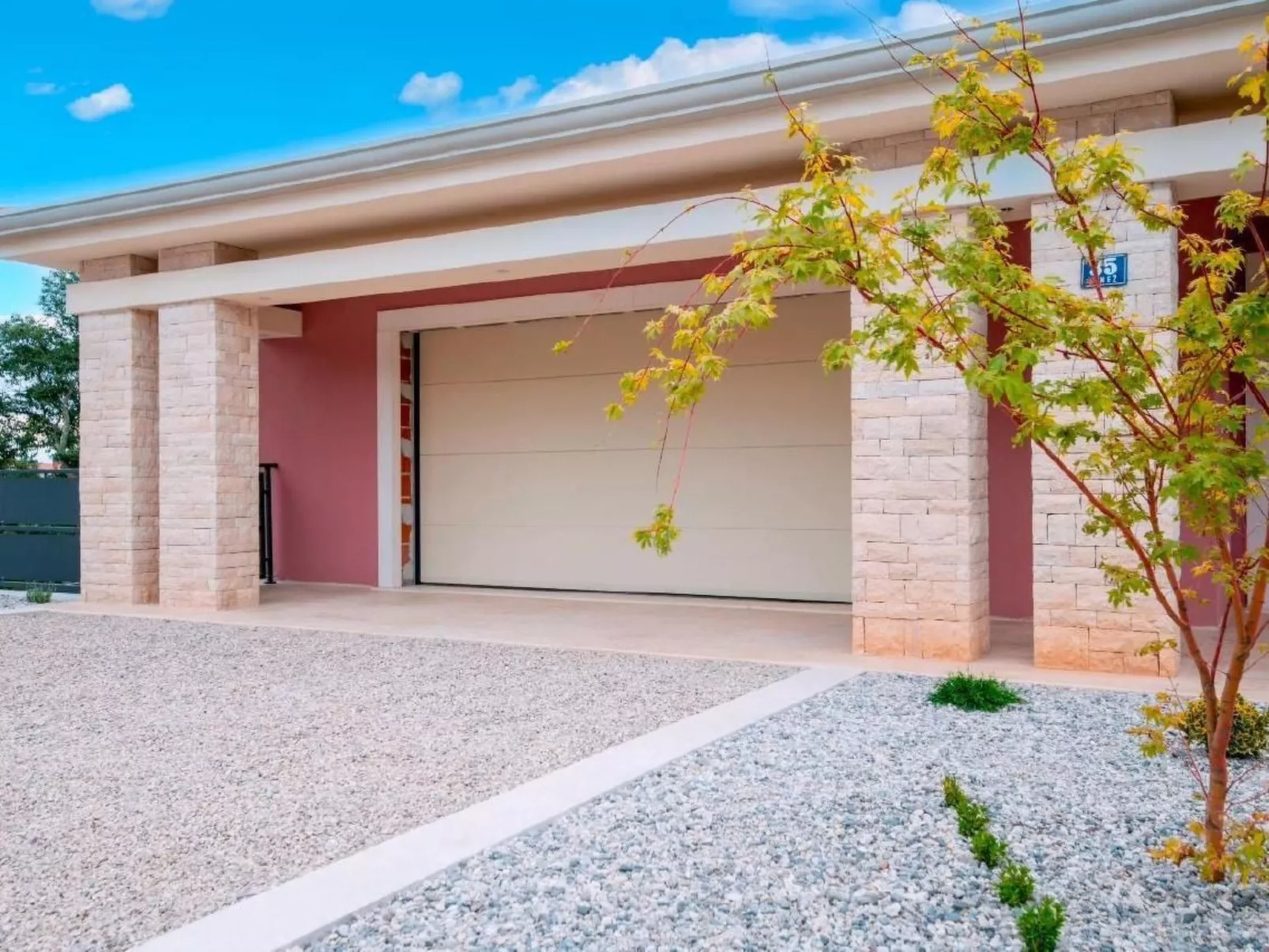 Villa Violette mit Pool nahe Stadtzentrum-Outside