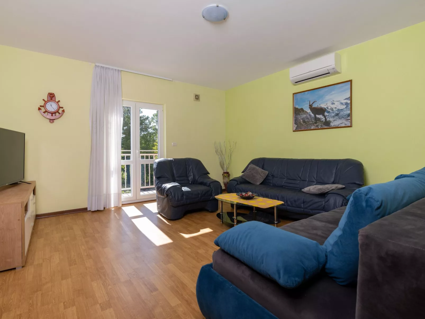 Haus Orange - Familienfreundliche Lage mit Pool-Image-tags.info