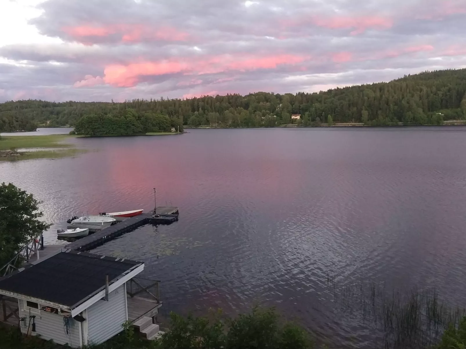 Schwedisches Glück, zwischen Wäldern und einem See-Image-tags.info