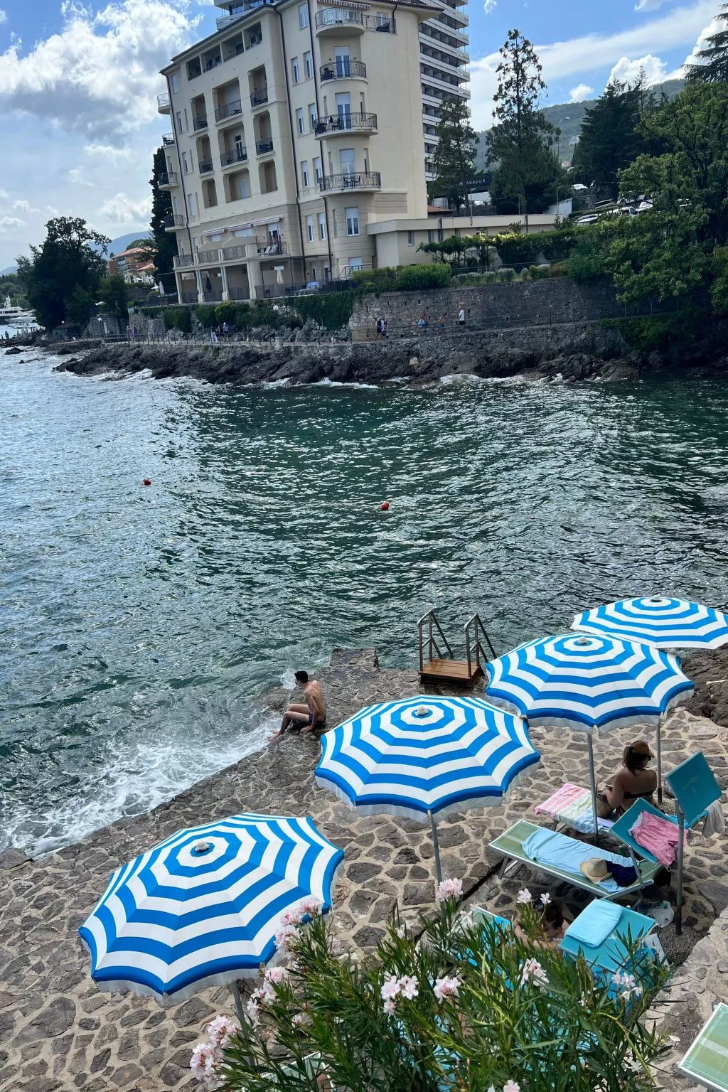 Appartement mit Terrasse-Draußen