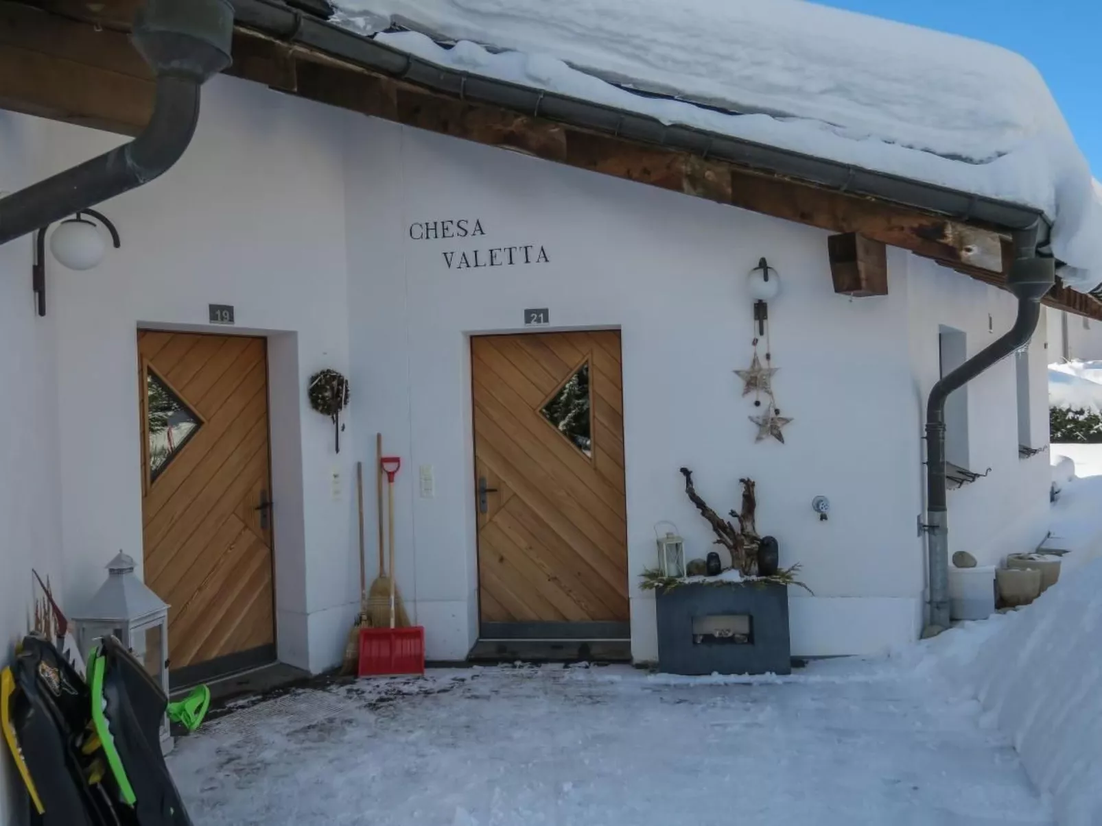 Chesa Valetta-Outside