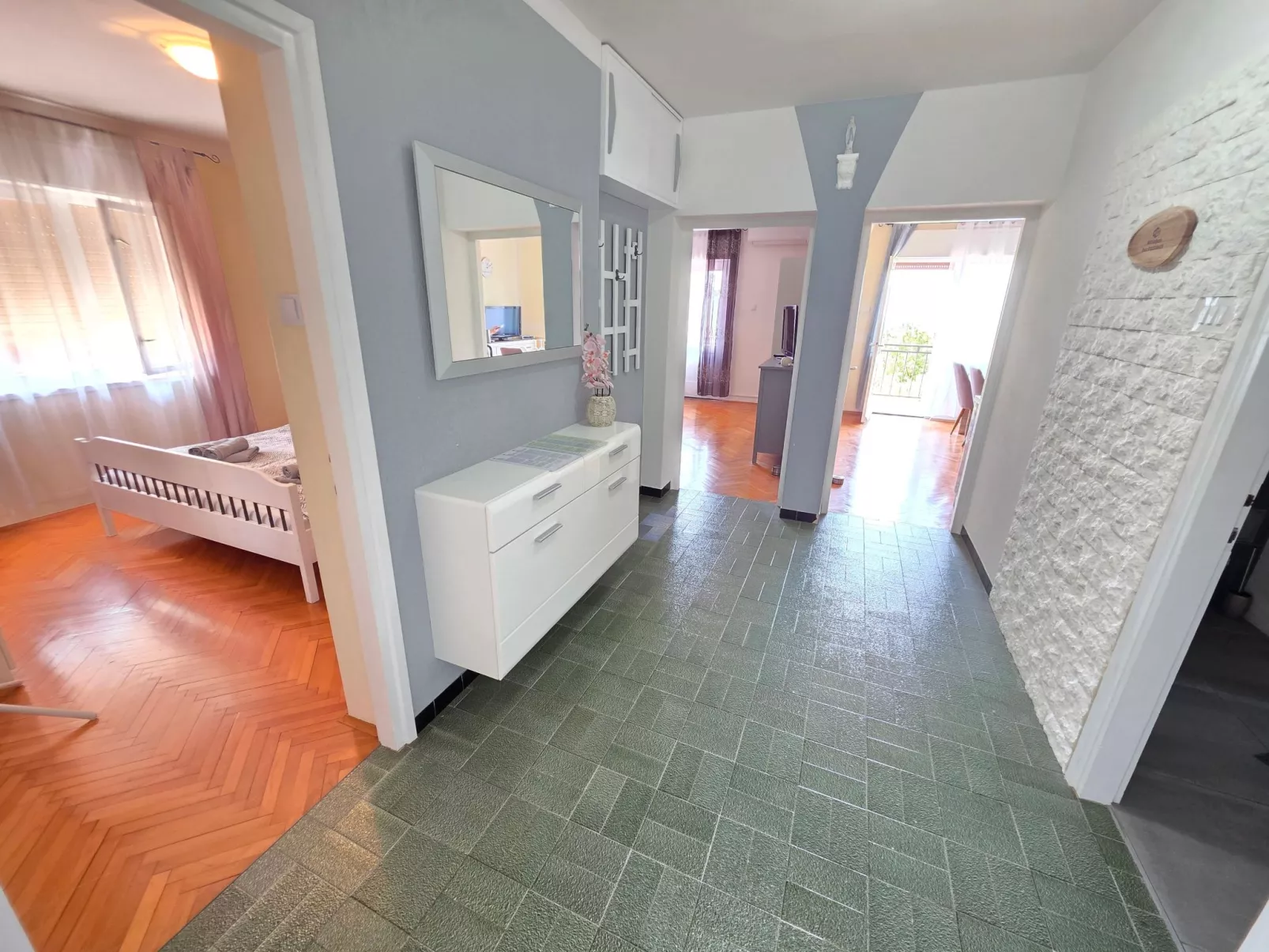 Wohnung für 4 Pers. mit Balkon, tolle Lage-Drinnen