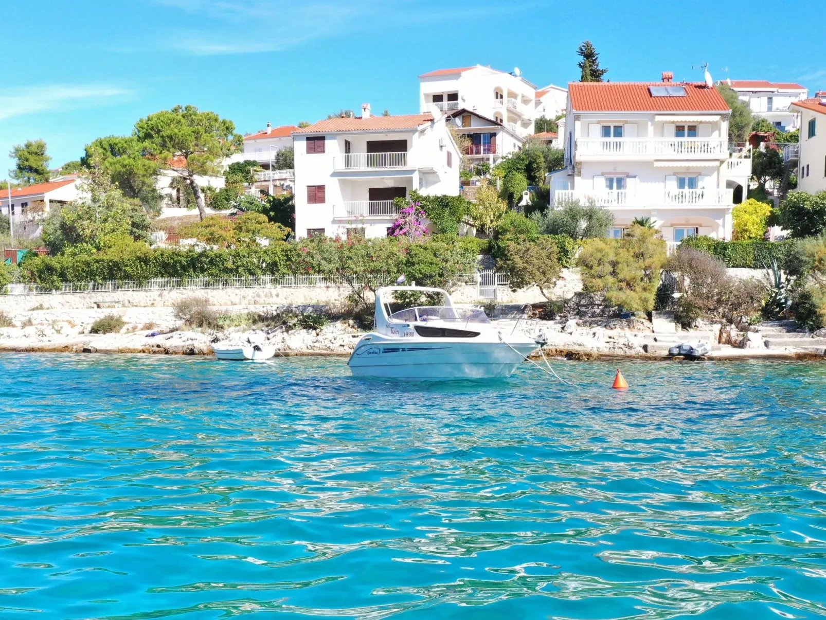 Klimatisierte Ferienwohnung in Okrug Gornji mit Gepflegtem Garten und Seeblick-Outside