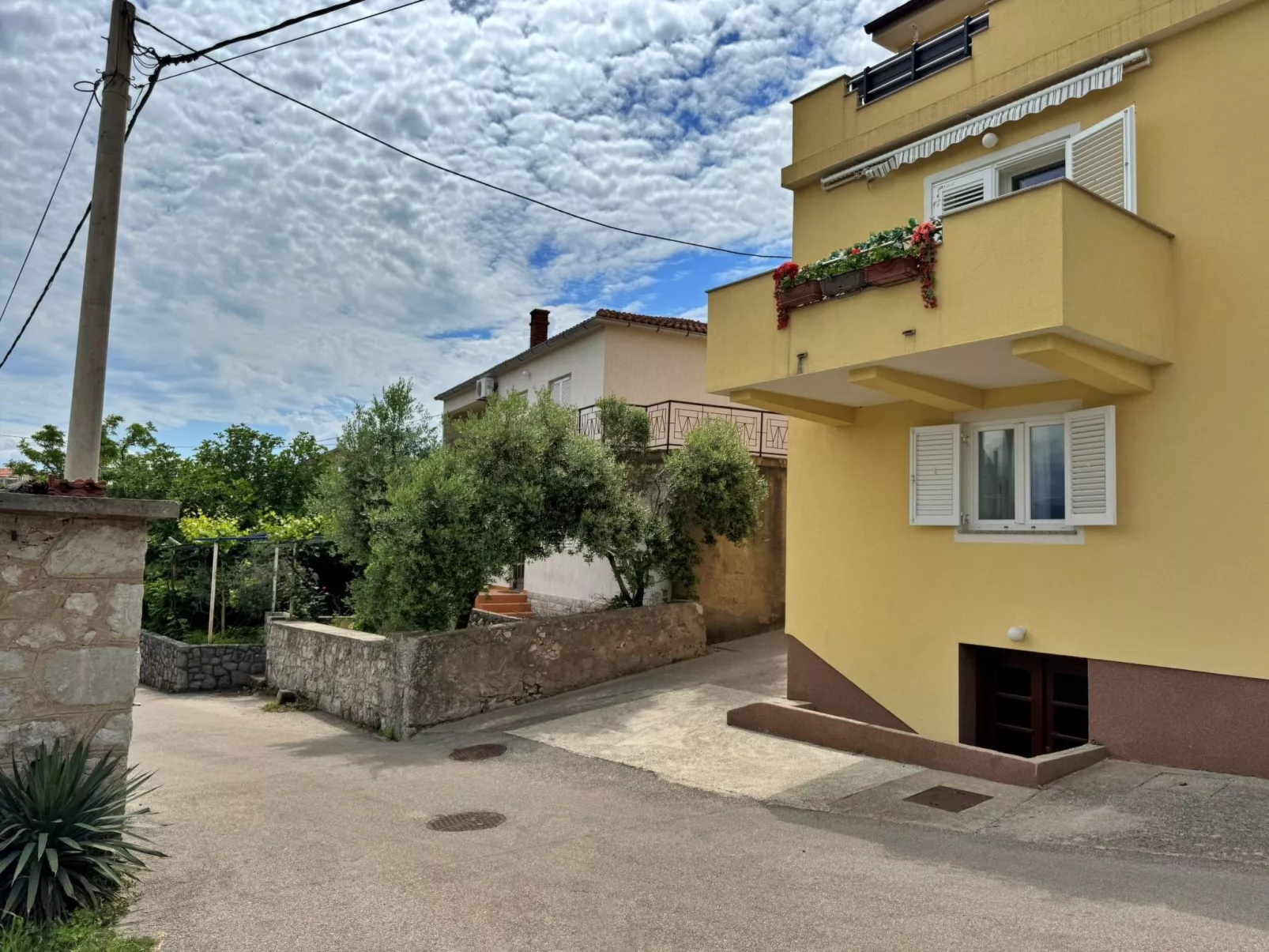 Apartment Car-Dehors