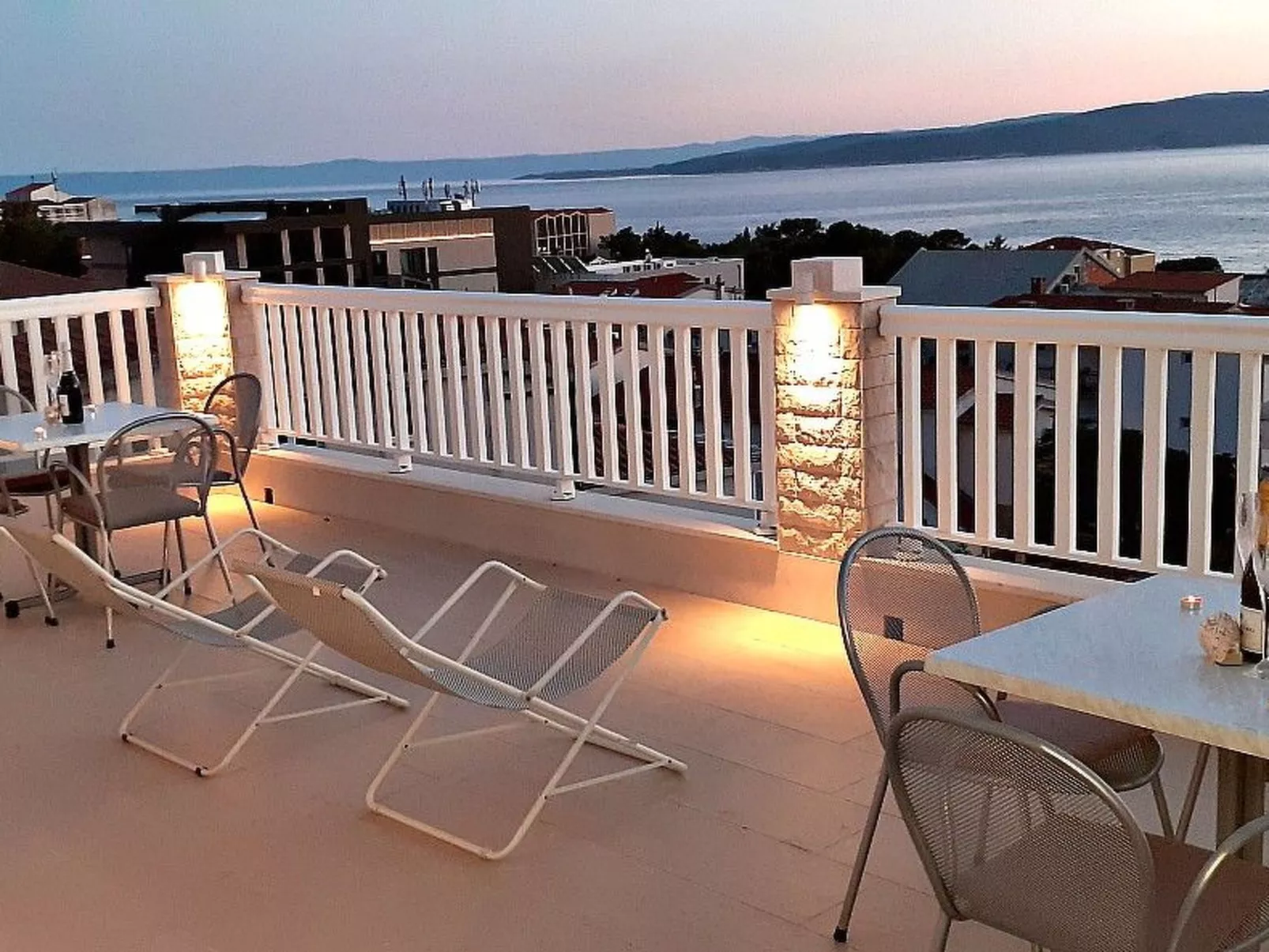 Schöne Ferienwohnung in Baska Voda mit Terrasse-Draußen