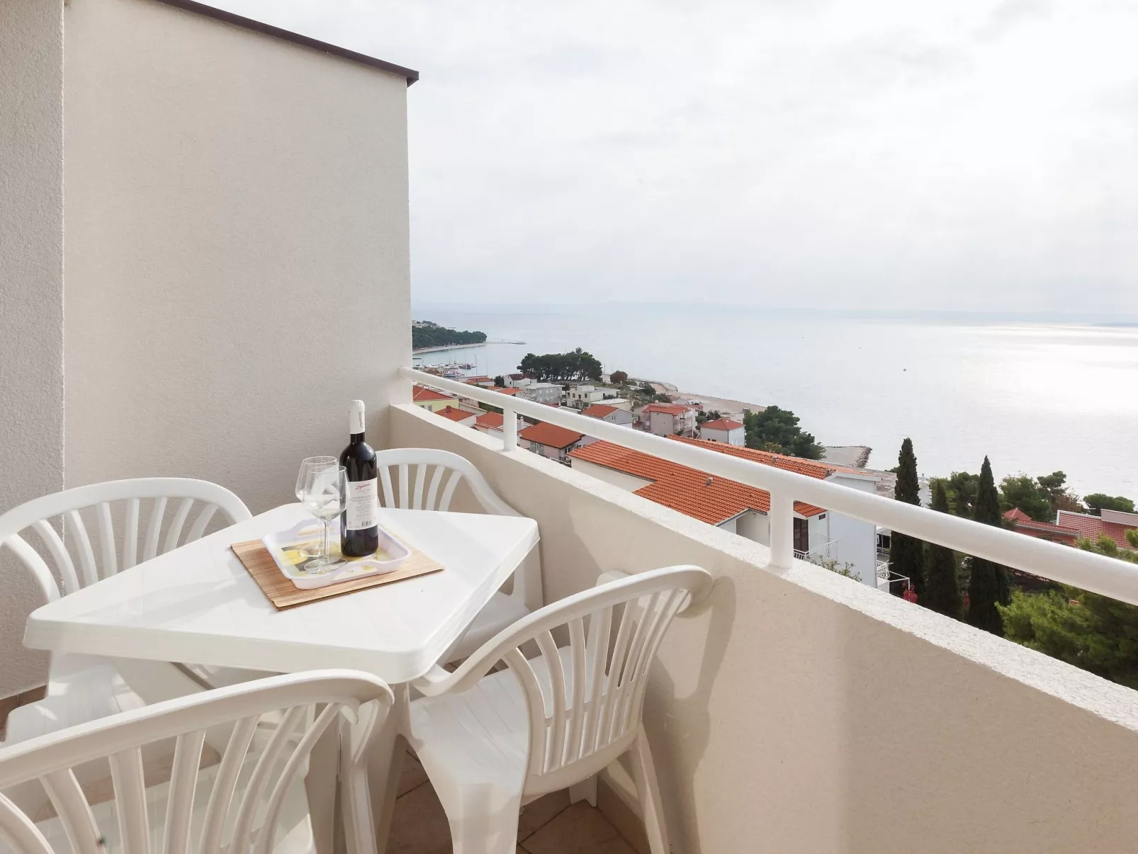 Wohnung mit Blick auf das Wasser-Draußen