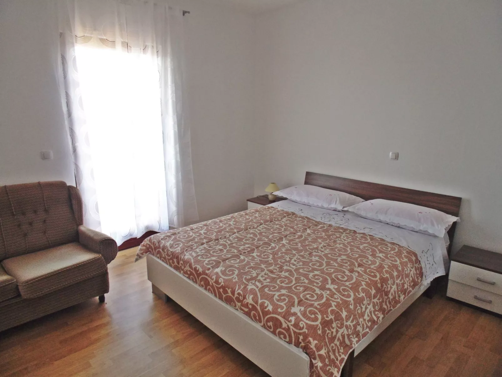 Komfortable Wohnung mit Balkon und Meerblick-Drinnen