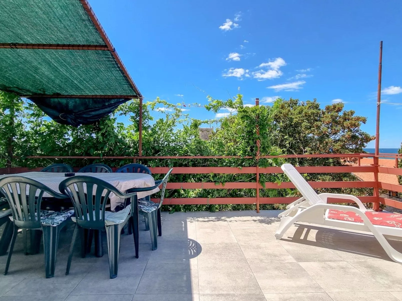 "Davor 8" direkt am Strand-Draußen