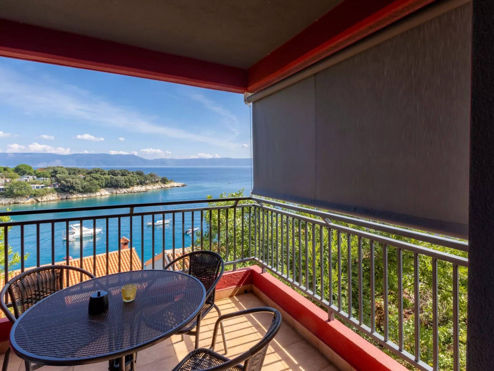 Red House Apartments-Draußen