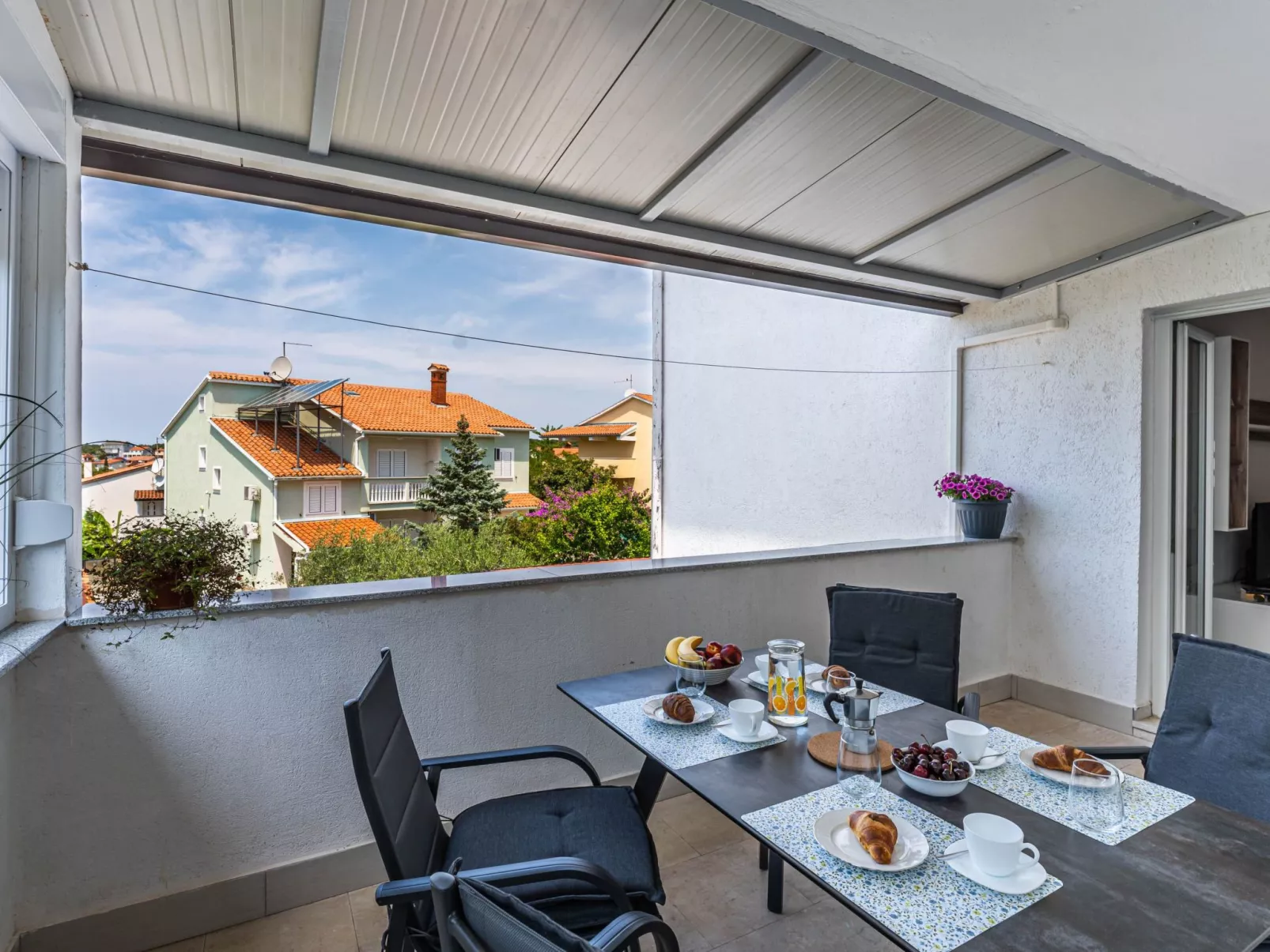 "Darko" mit Balkon-Outside