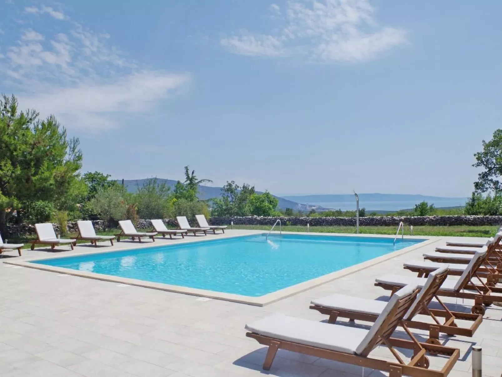 Wohnung in Rakalj mit Parkplatz und Poolblick-Outside