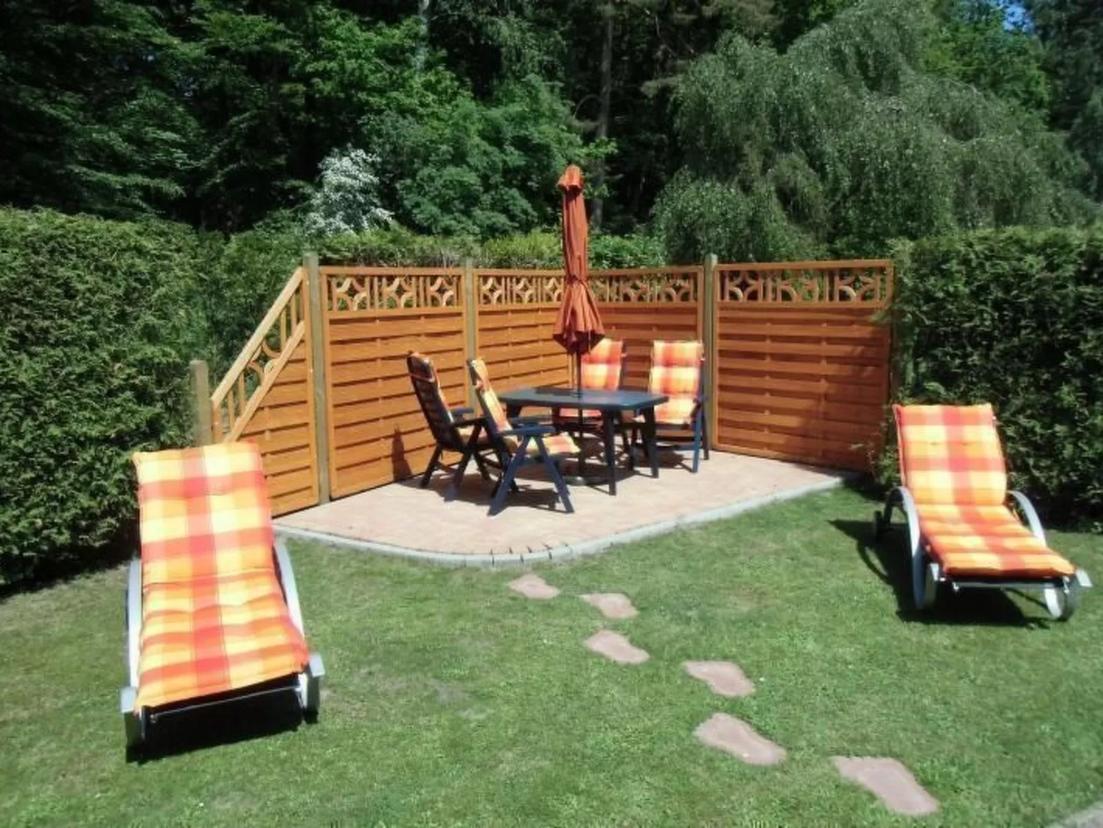 Mit Terrasse-Outside