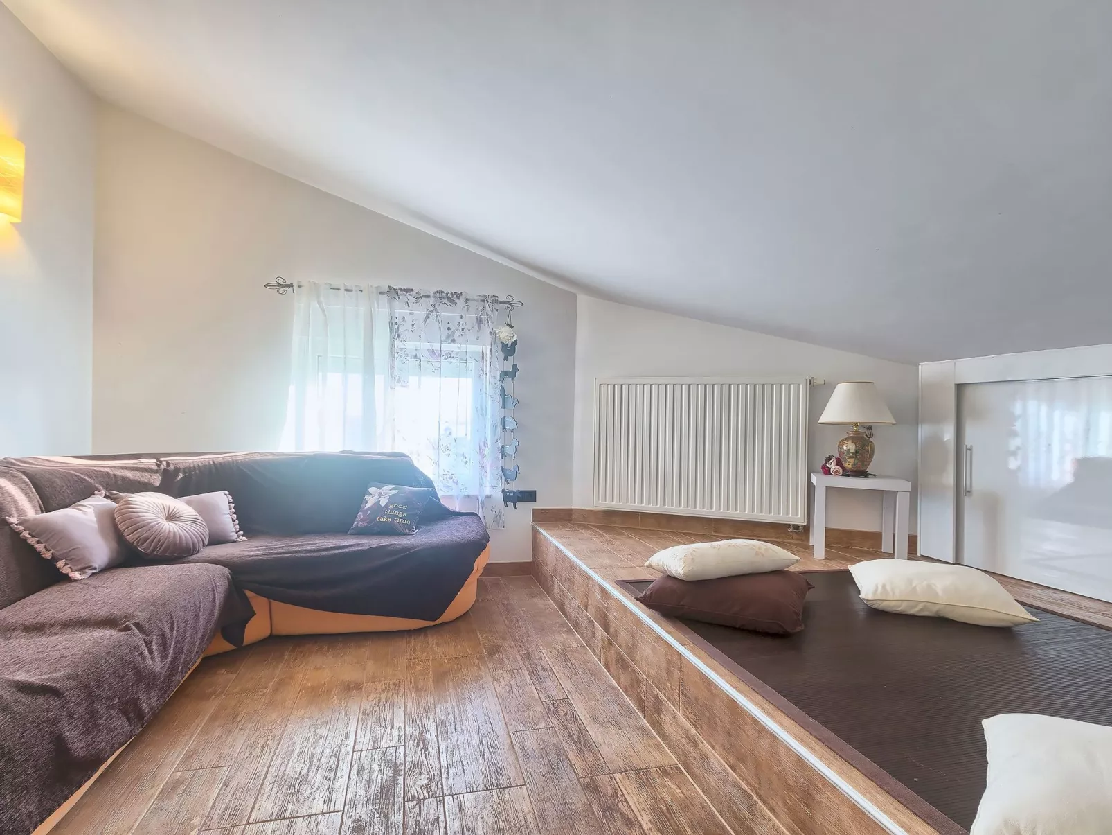 Geräumige Ferienwohnung für vier Personen mit Balkon und Meerblick-Inside