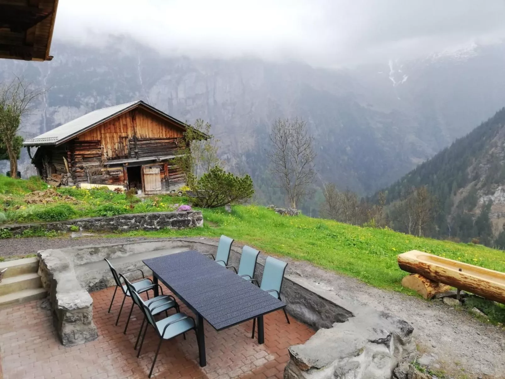 Mit Bergblick-Dehors