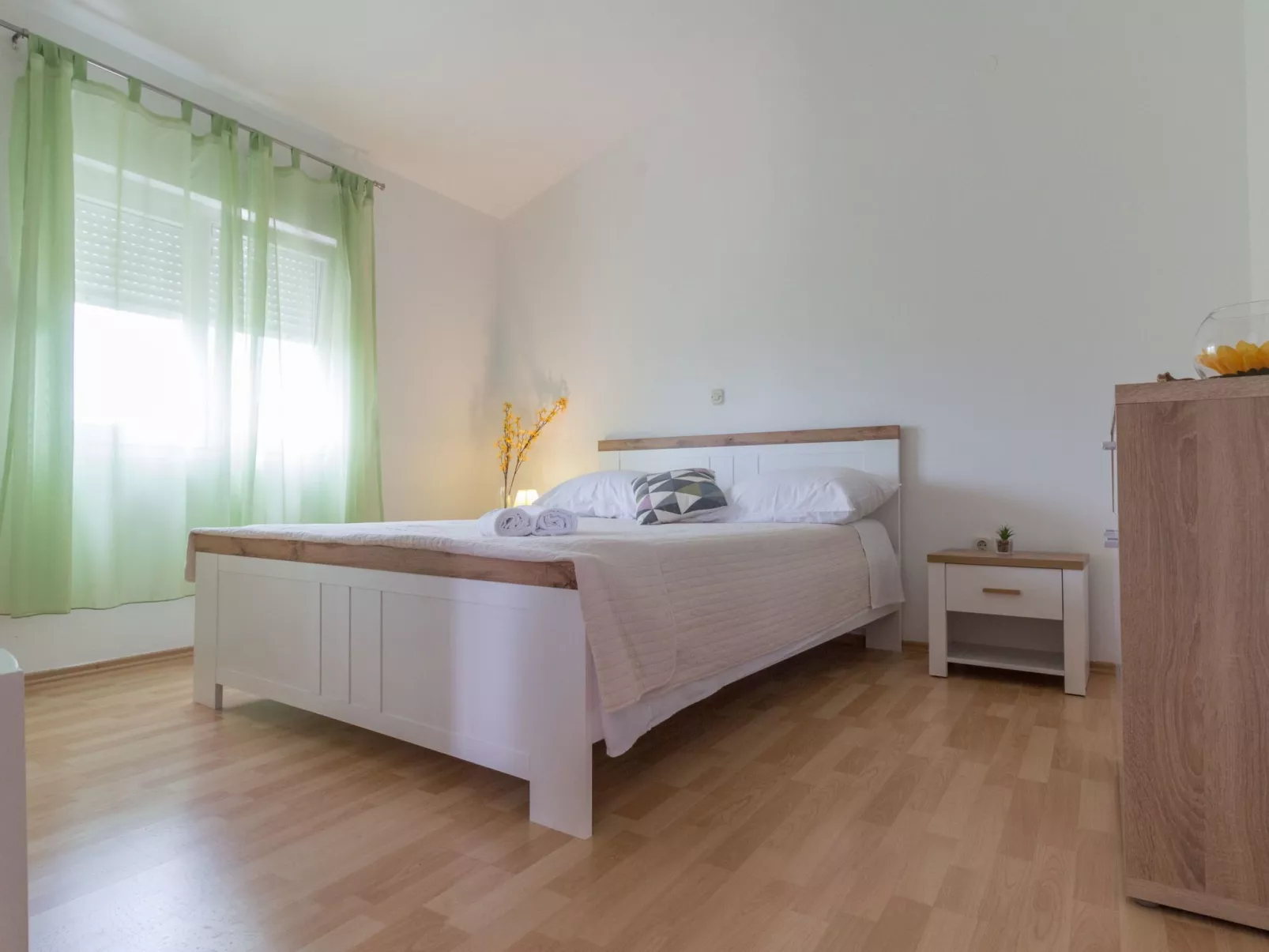 Wohnung Nikol mit großem Garten- TA Leut Agency-Drinnen