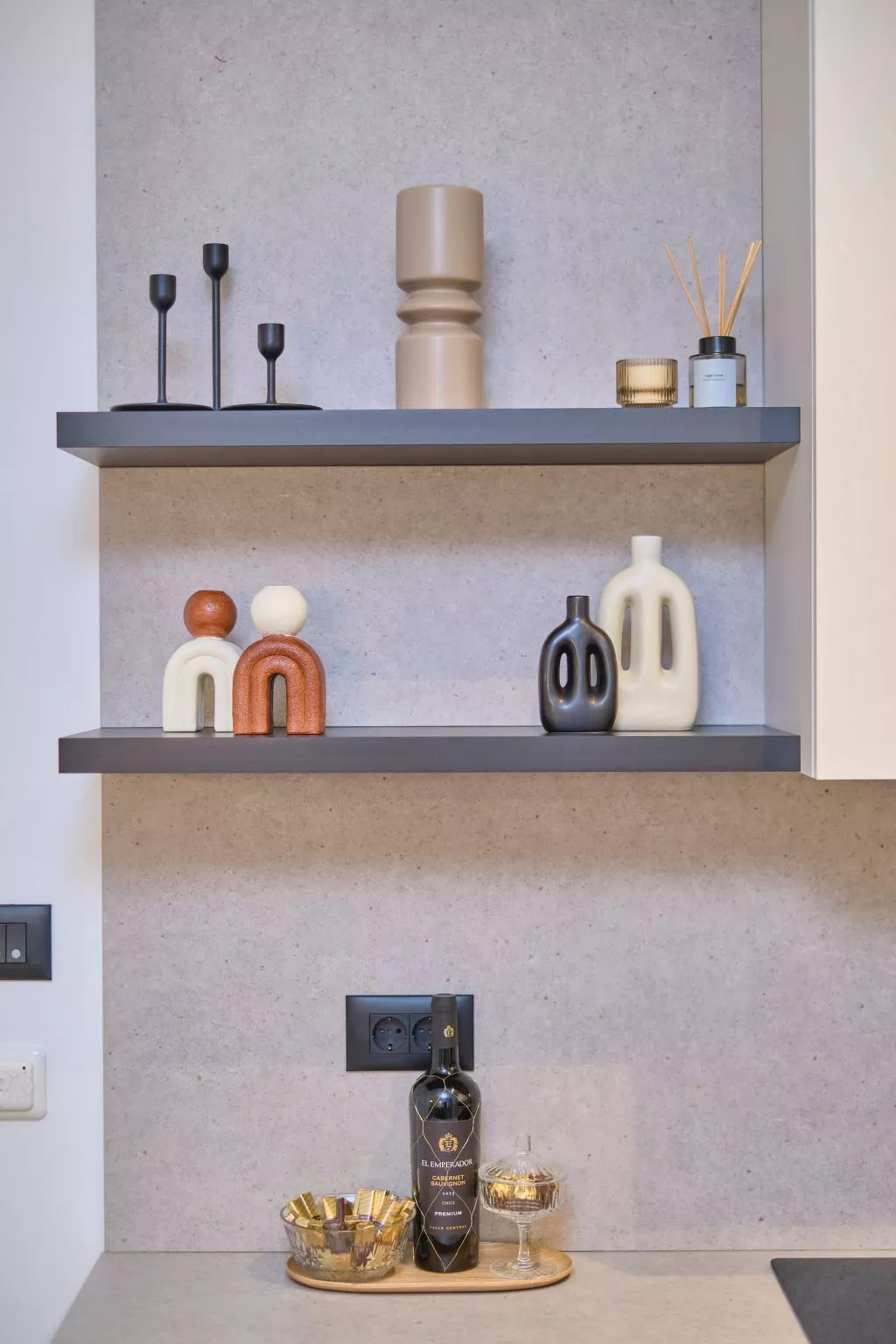 "Splitful Apartment" - Dedans