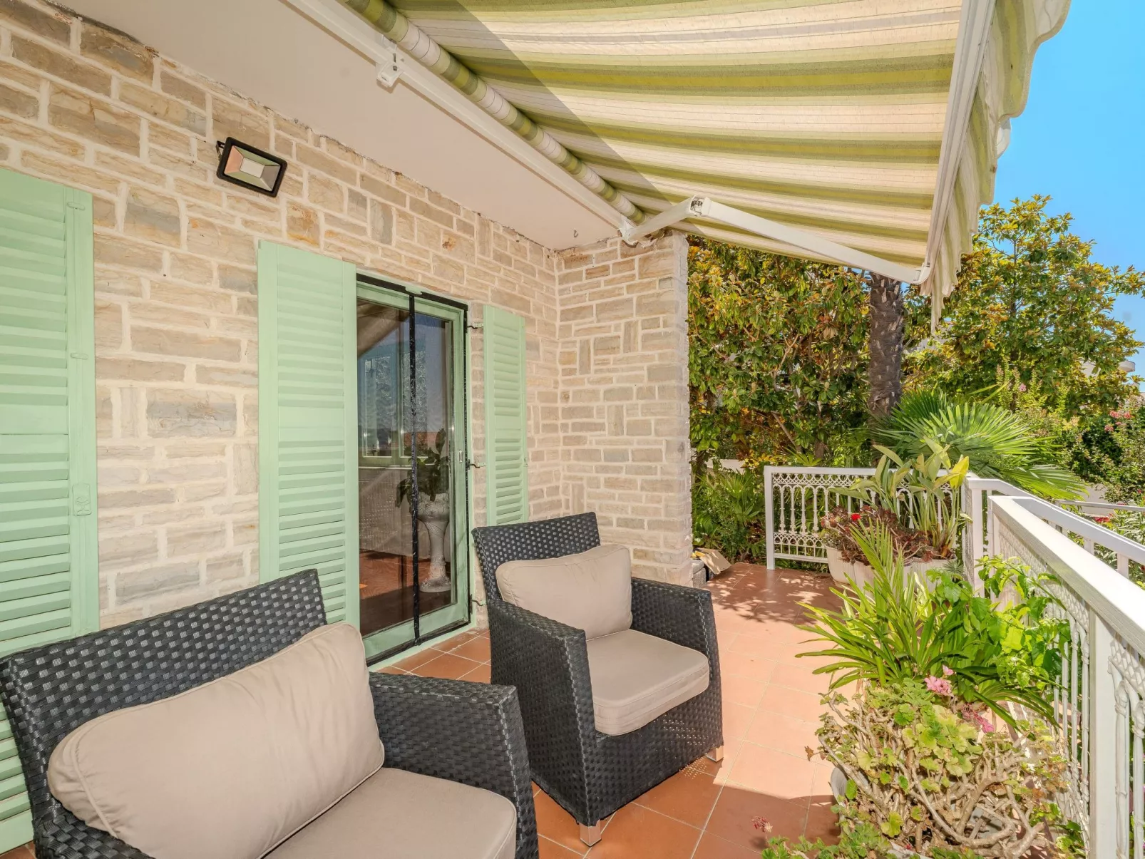 Gartenvilla am Meer Kožino-Drinnen