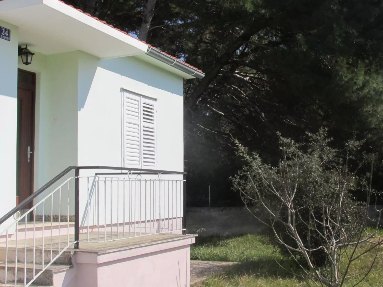 Haus in Ugljan mit Terrasse, Garten und Barbecue-Outside