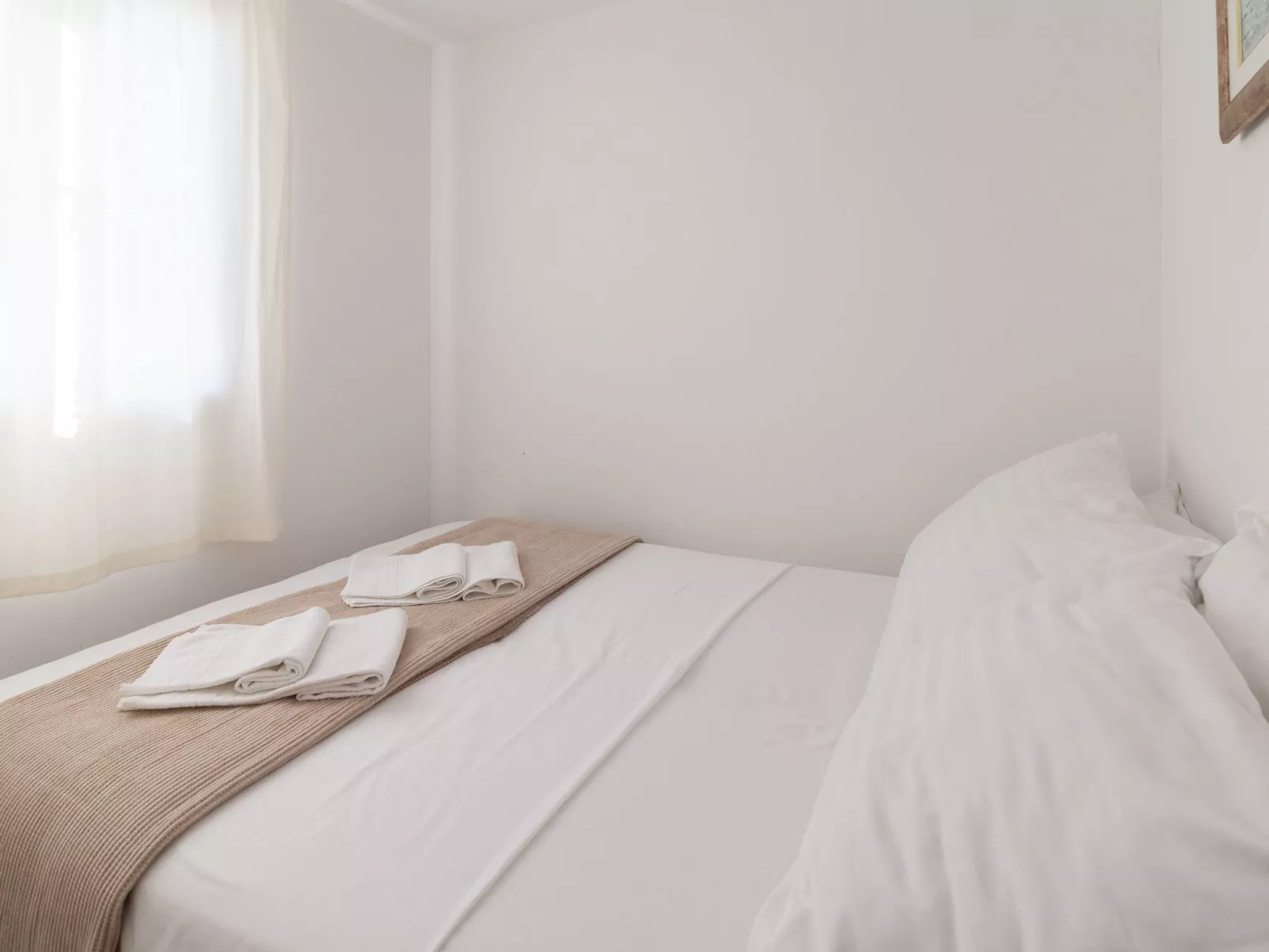 Mobilheim mit Privatparkplatz-Drinnen