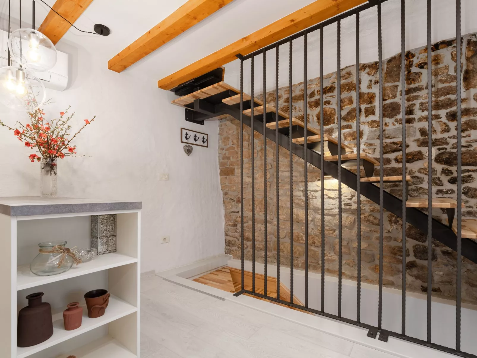 Piazzetta Studio-Dedans