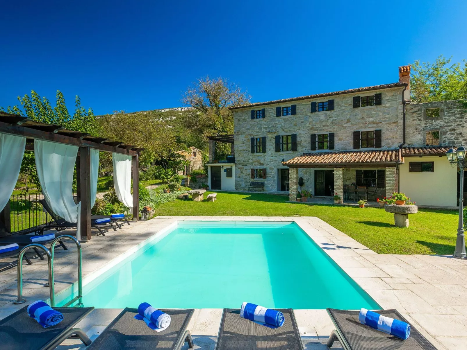 Villa Mulino-Outside