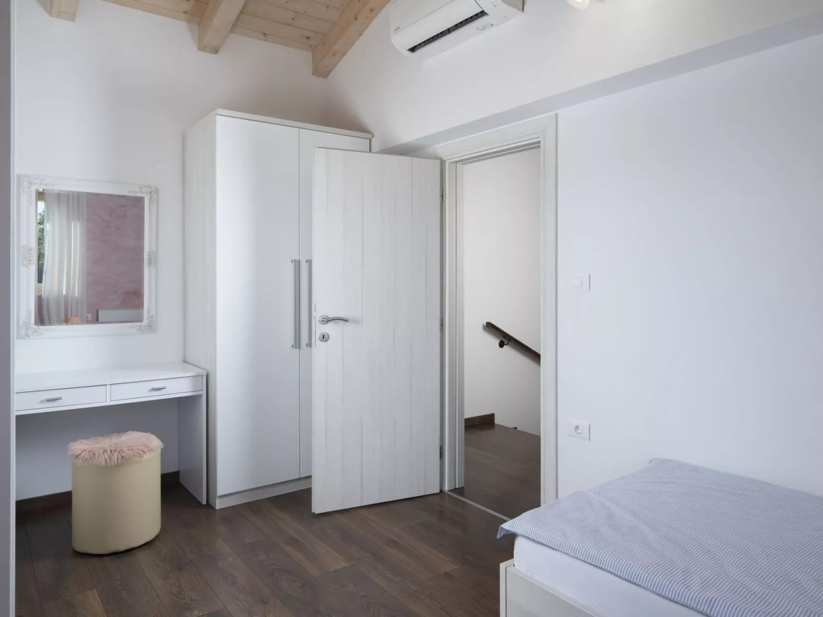 "Villa Matea" mit privatem Pool-Drinnen